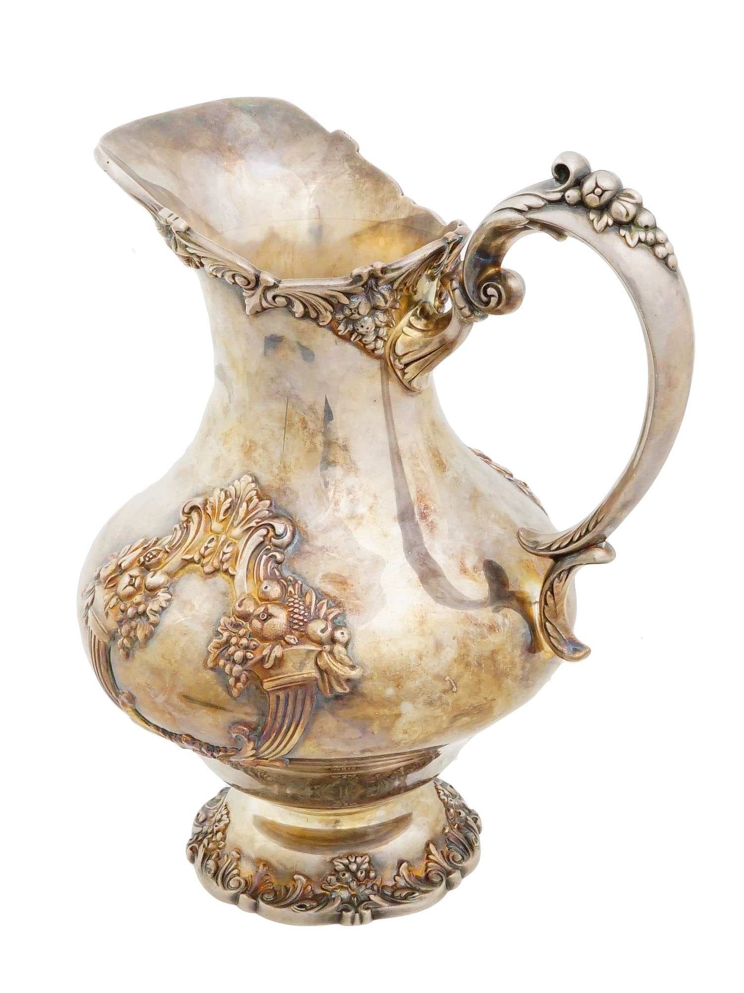 ANTIQUE REED BARTON KING FRANCIS SILVER PLATED PITCHER: An antique Reed and Barton King Francis silver-plated water pitcher in the celebrated Renaissance-inspired pattern. Decorated with ornate repousse fruit, grape clusters, scrolling foliage, and cornuco