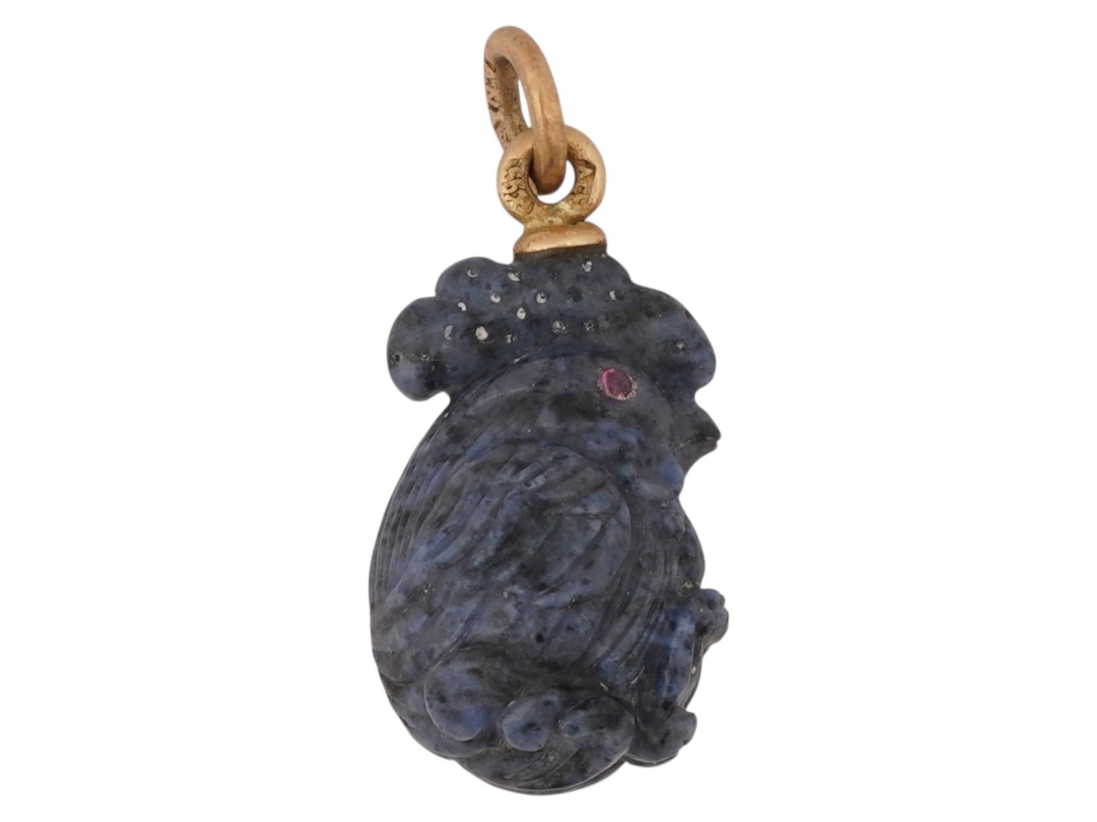 RUSSIAN 14K GOLD AGATE EASTER EGG PENDANT W RUBY EYES: A Russian carved Moss Agate Easter egg pendant, carved in the form of a rooster, featuring two inset Ruby eyes. The figure is surmounted by 14K Gold suspension and fitting rings. Marked with a Russian