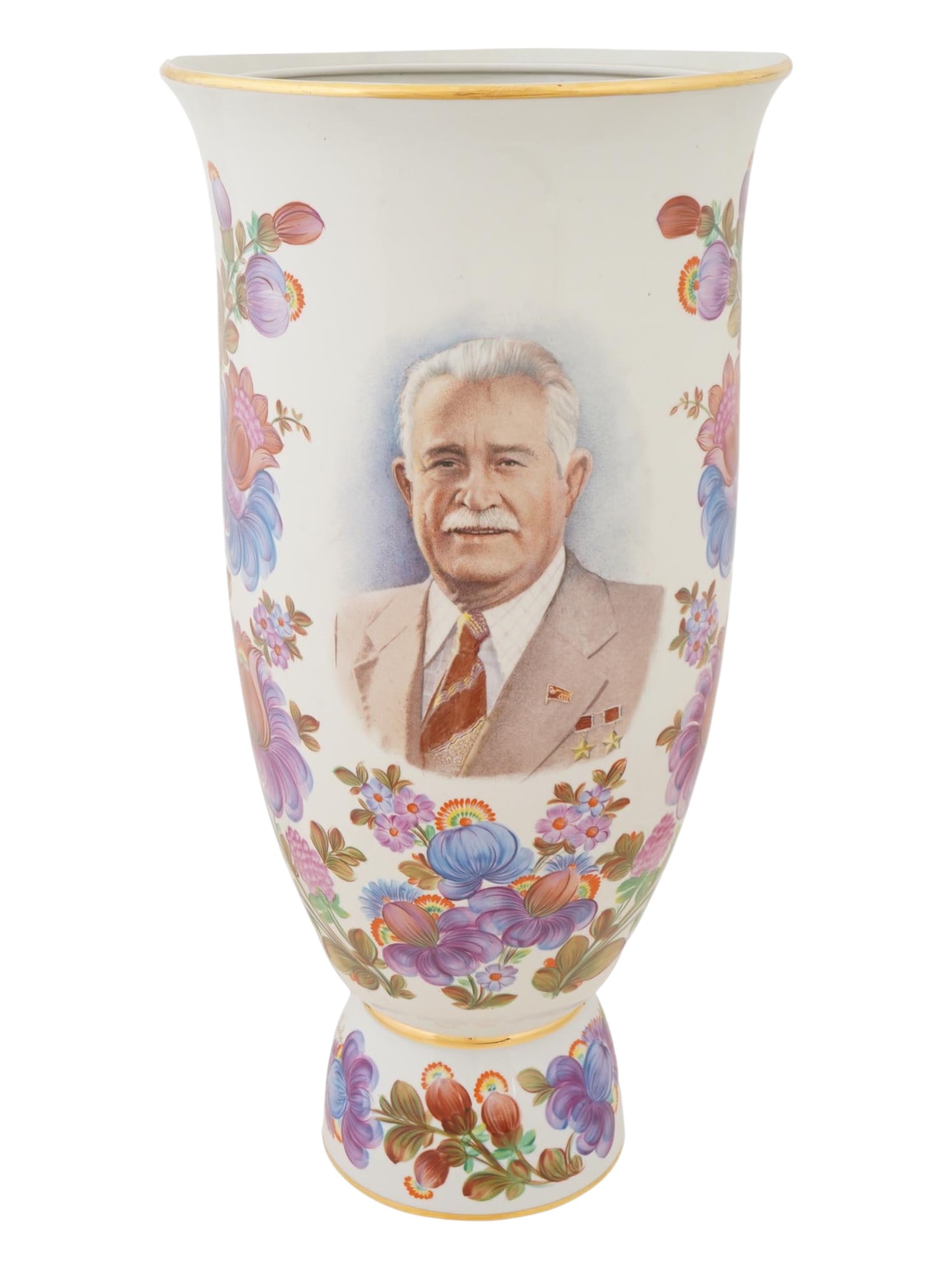 VINTAGE SOVIET UKRAINIAN PORCELAIN PRESENTATION VASE: A vintage Soviet Ukrainian porcelain propaganda presentation vase made by P.P. Tarasenko and V.A. Muzichuk, created as a personal gift to A.F. Fedorov, twice Hero of the Soviet Union and organizer of 