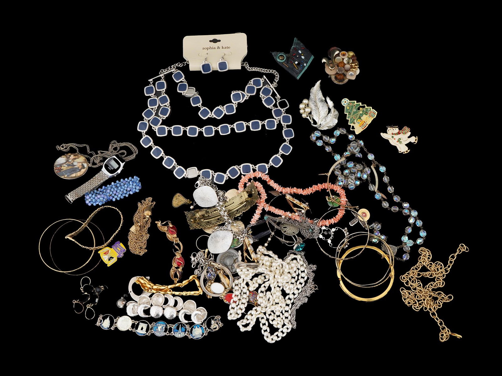 VINTAGE COSTUME JEWELRY VARIOUS DESIGNS AND MATERIALS: A collection of vintage costume jewelry of various designs and materials, including an assortment of brooches, necklaces, cufflinks, and other accessories. This diverse selection showcases a range of 