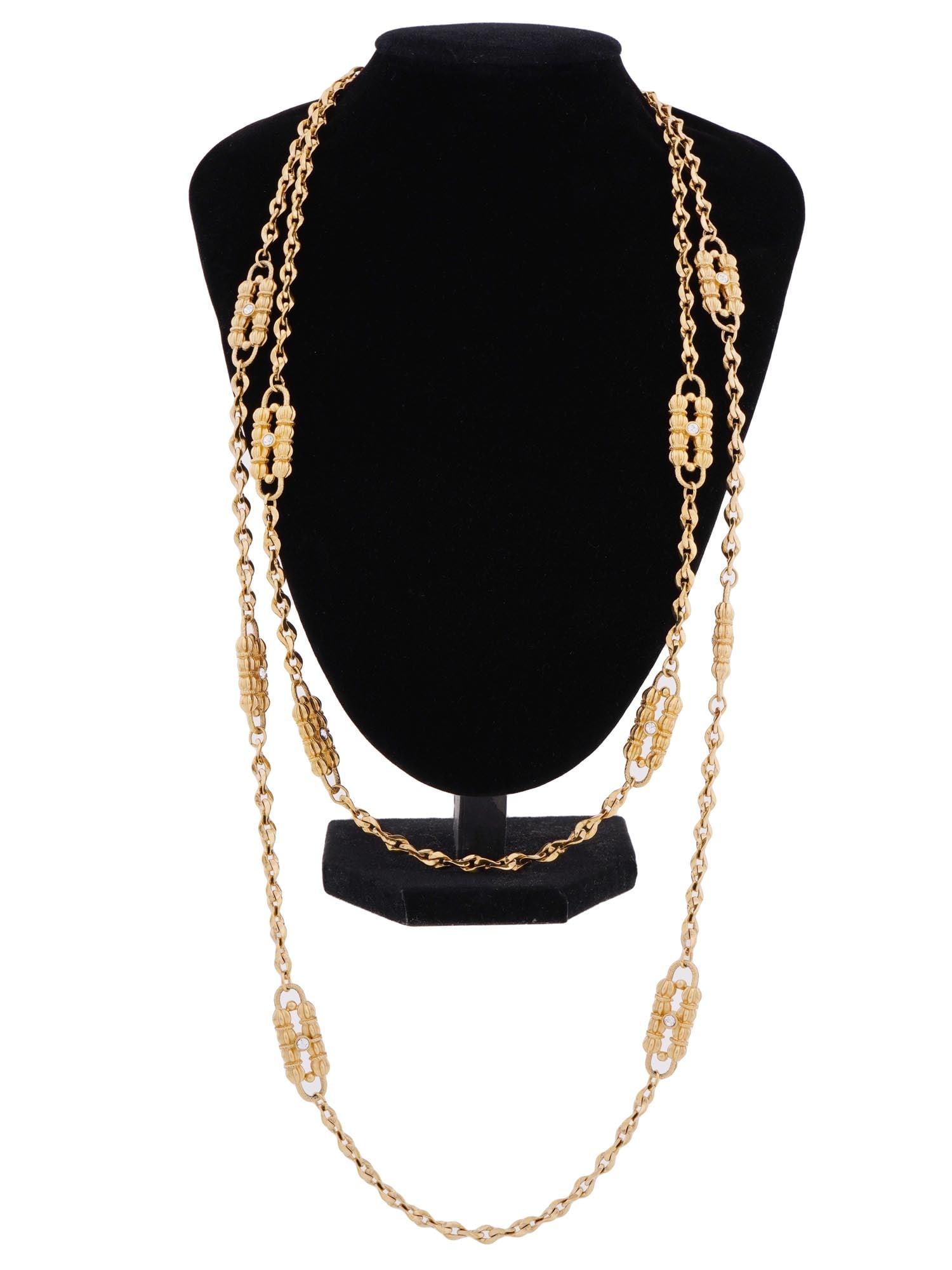 CAMROSE AND KROSS JBK DOUBLE LAYER CHAIN NECKLACE: A vintage 1980s gold-tone double strand chain necklace by Camrose and Kross. JBK collection, a tribute to signature jewelry worn by the First Lady Jacqueline Kennedy. The necklace has ridged paperclip