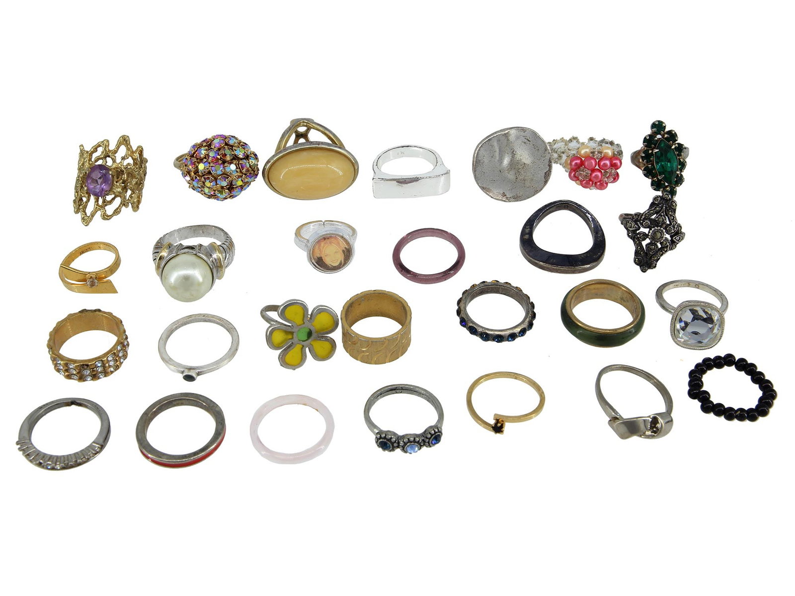 LARGE COLLECTION OF WOMEN JEWELRY ASSORTED RINGS (1 of 3)