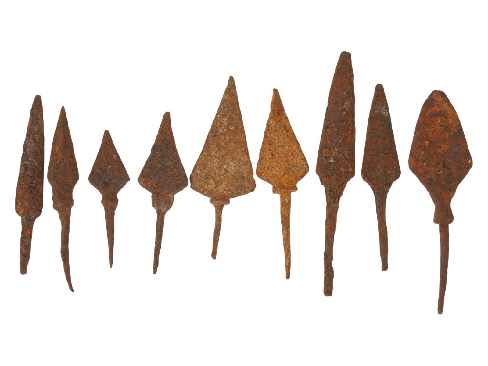 GROUP OF ANCIENT GRECO-ROMAN IRON ARROWHEADS: A lot of Ancient Mediterranean iron arrowheads. Ancient Greece or Rome, 400 BC to 200 AD. A total of 9 items. Archaeological Finds And Historical Relics, Metalwork, Weaponry And Armor. THIS LOT IS ELI