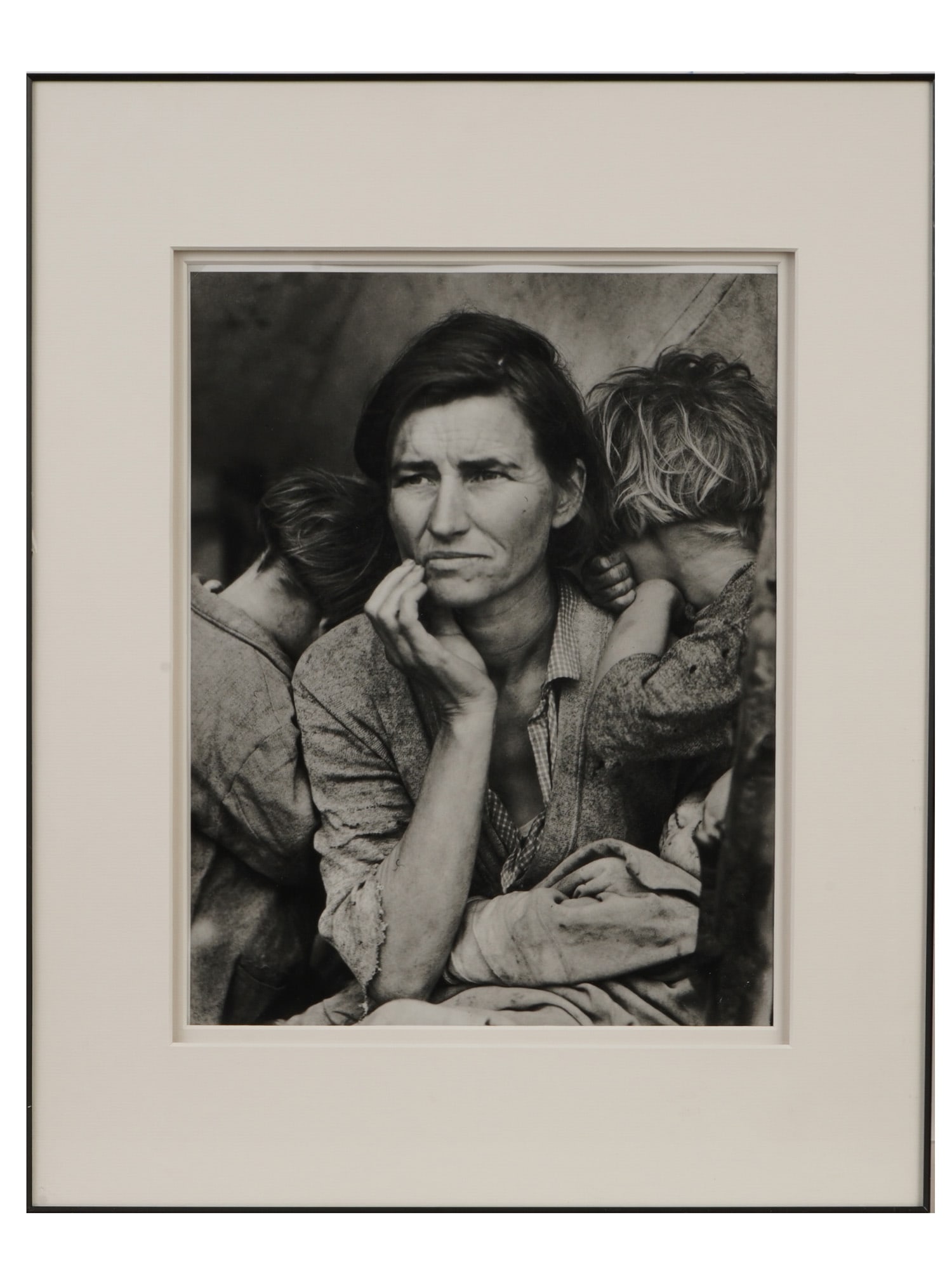 AMERICAN MIGRANT MOTHER BW PHOTO BY DOROTHEA LANGE: A famous photograph, Migrant Mother. The photograph was taken by American photographer Dorothea Lange in March 1936 at a pea pickers camp in Nipomo, California. This photo became a key visual symbol o
