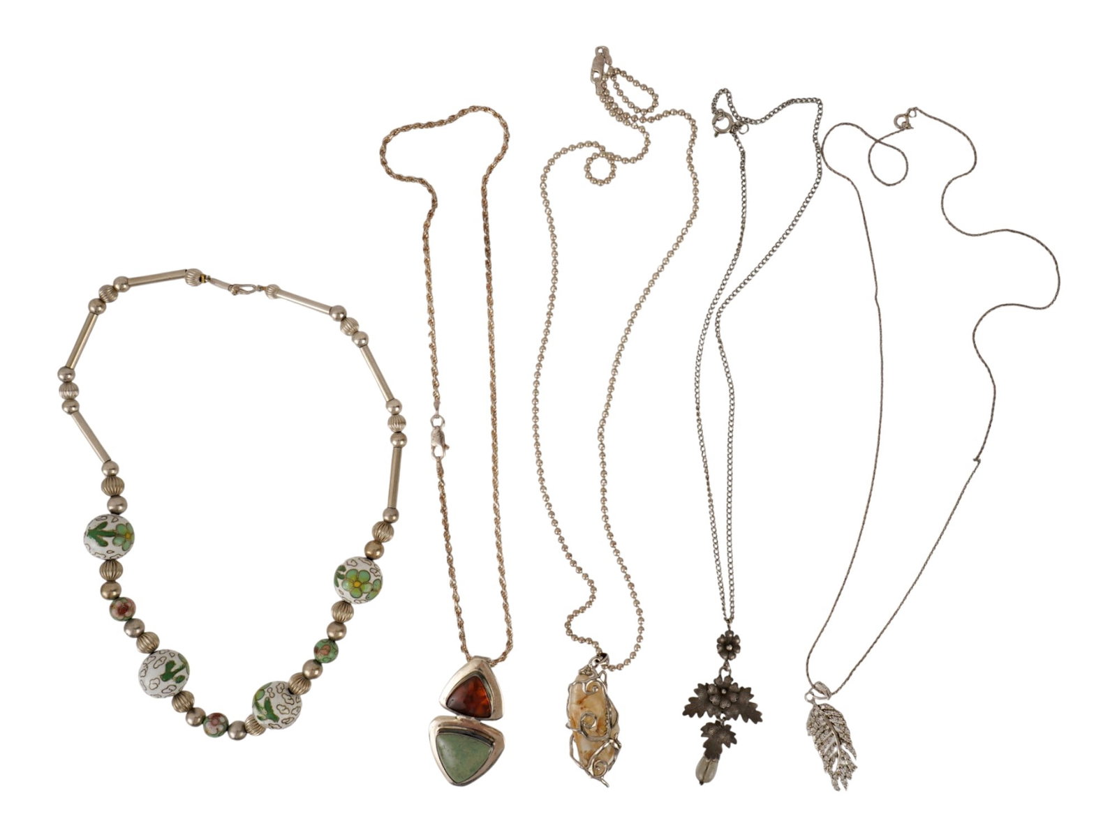 GROUP OF VINTAGE AND ARTISAN STERLING SILVER NECKLACES (1 of 7)