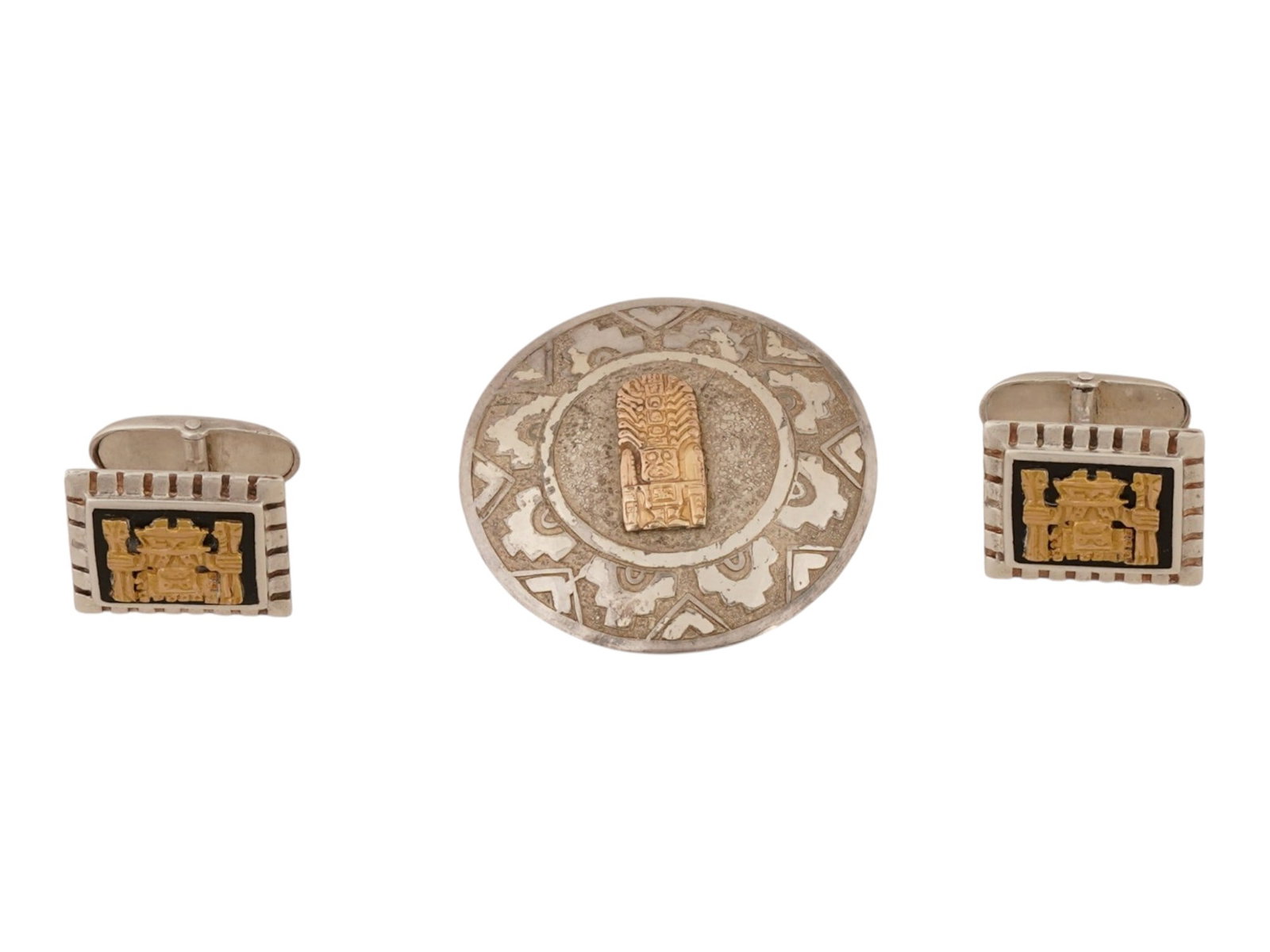 ST SILVER 18K GOLD JEWELRY IN PRE COLUMBIAN MANNER: A set of vintage jewelry in the style of Pre-Columbian America, made of sterling silver and 18k gold. The lot includes a pair of cufflinks featuring a central scene based on Incan mythology and a larg