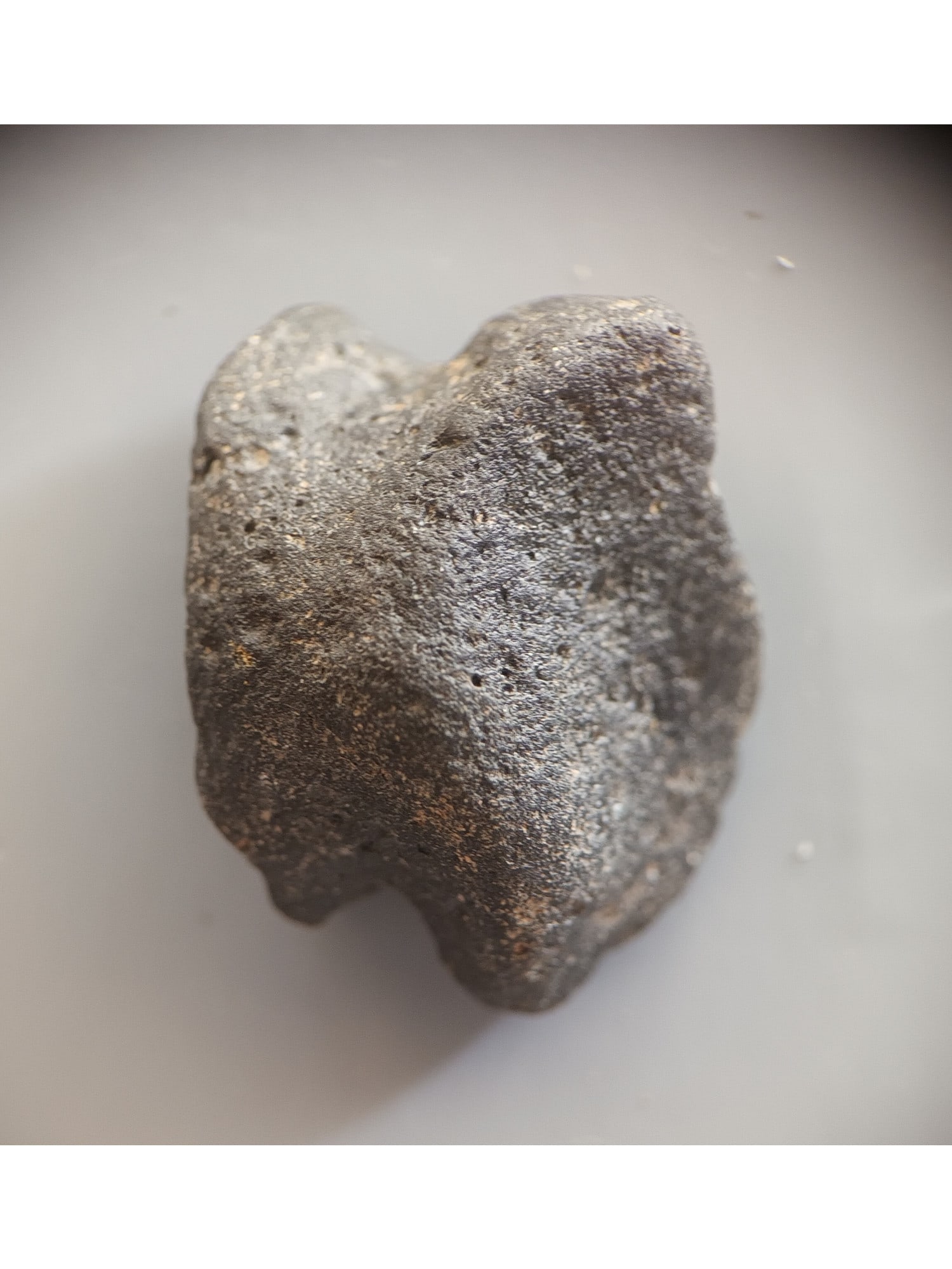TEKTITE - FROM METEORITE IMPACT: Irregularly shaped philippinite tektite with big grooves & small pits. (TE8/129) Weight: 10 grams. Origin: Paracale, Camarines Norte, Luzon, Philippines. THIS LOT QUALIFIES FOR A 30-DAY UNCONDITIONAL