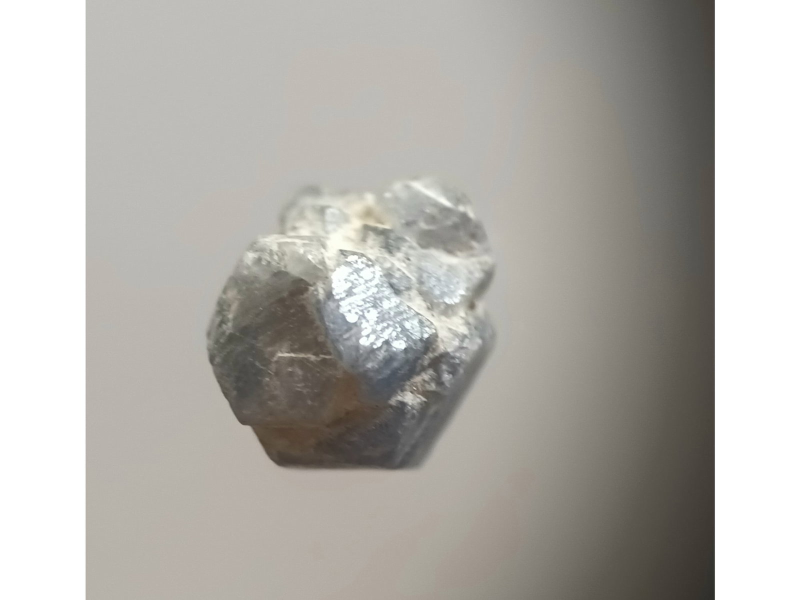 SAPPHIRE CRYSTAL CLUSTER - 5 CT. (1 of 3)
