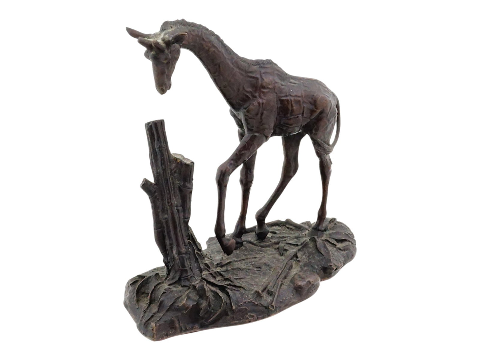 AMERICAN BRONZE GIRAFFE SCULPTURE BY DONALD JACK: A vintage American bronze giraffe sculpture from the African Wildlife Series designed by Donald Jack, 1932 to 2003. The piece was produced by Franklin Mint ca. 1970s. US Bronzeware, Home Decor and Col