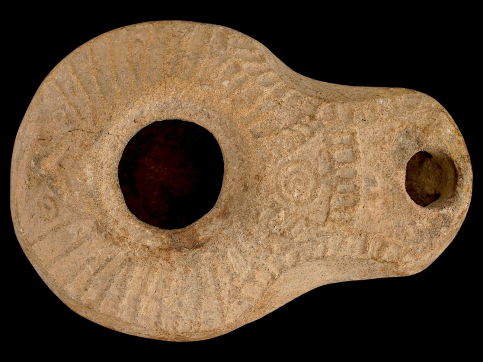 ANCIENT SAMARITAN JUDAICA TERRACOTTA OIL LAMP: An ancient Samaritan Judaica terracotta oil lamp dating from approximately 300 to 600 AD, featuring decorative motifs characteristic of Samaritan craftsmanship during the late Roman and Byzantine peri