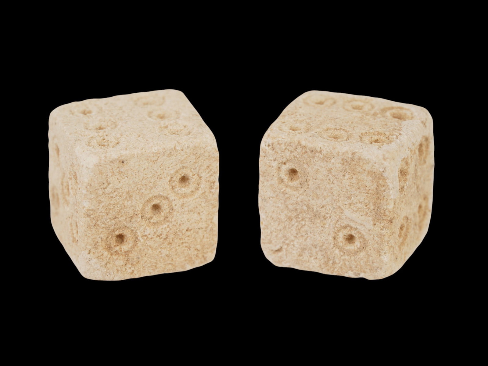 PAIR OF ANCIENT ROMAN STONE DICE 100 TO 300 AD (1 of 4)