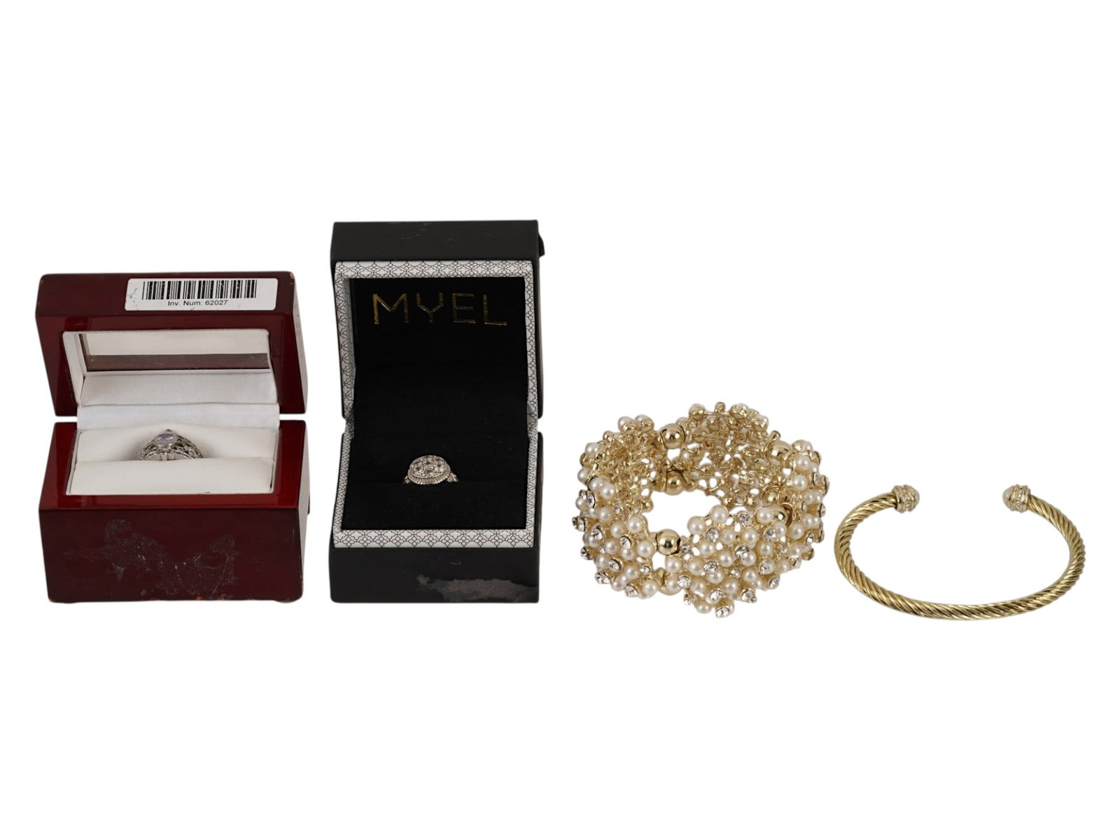 FASHION JEWELRY PIECES BRACELETS AND SILVER RINGS (1 of 10)