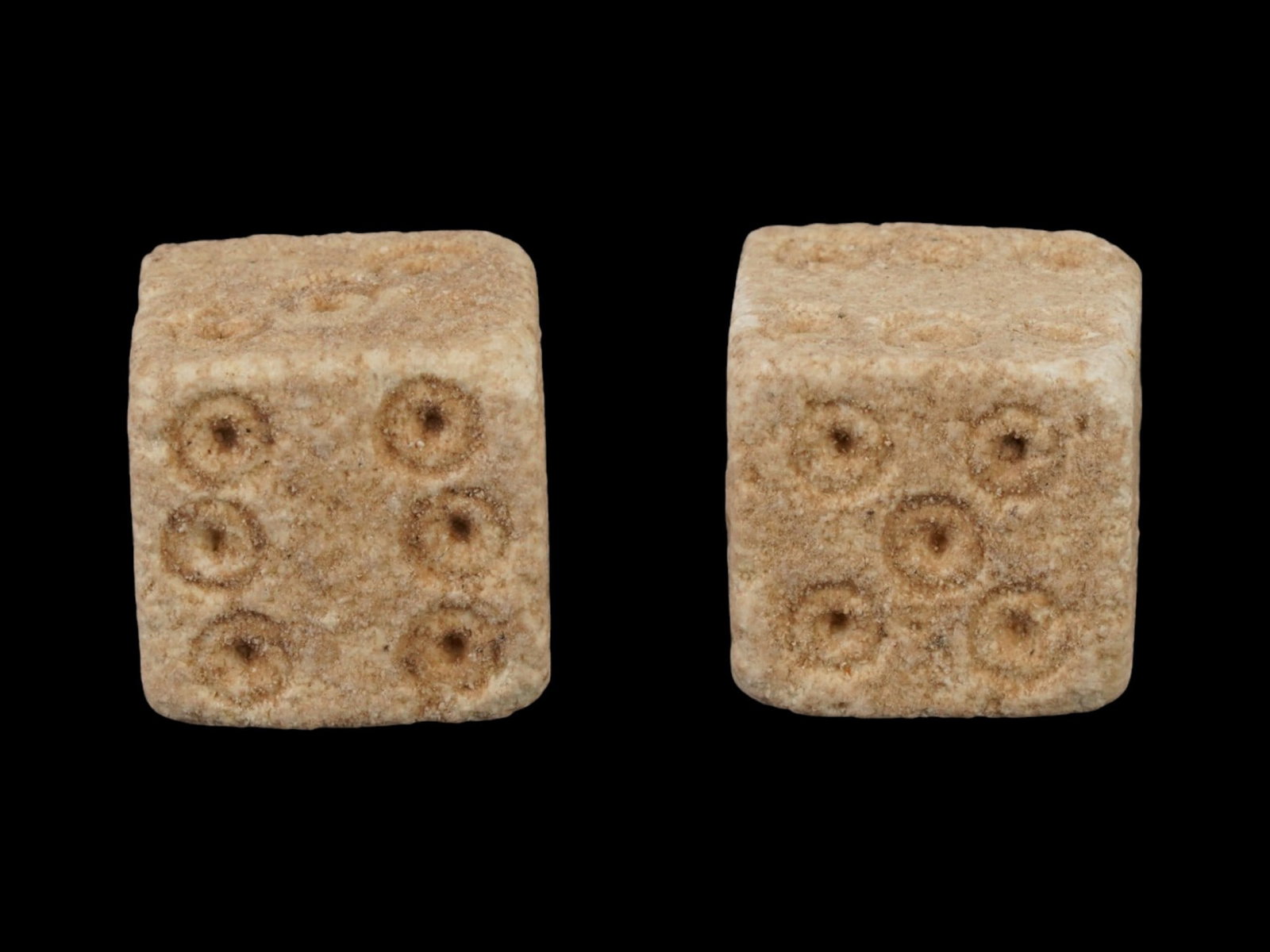 PAIR OF ANCIENT ROMAN STONE DICE 100 TO 300 AD (1 of 6)