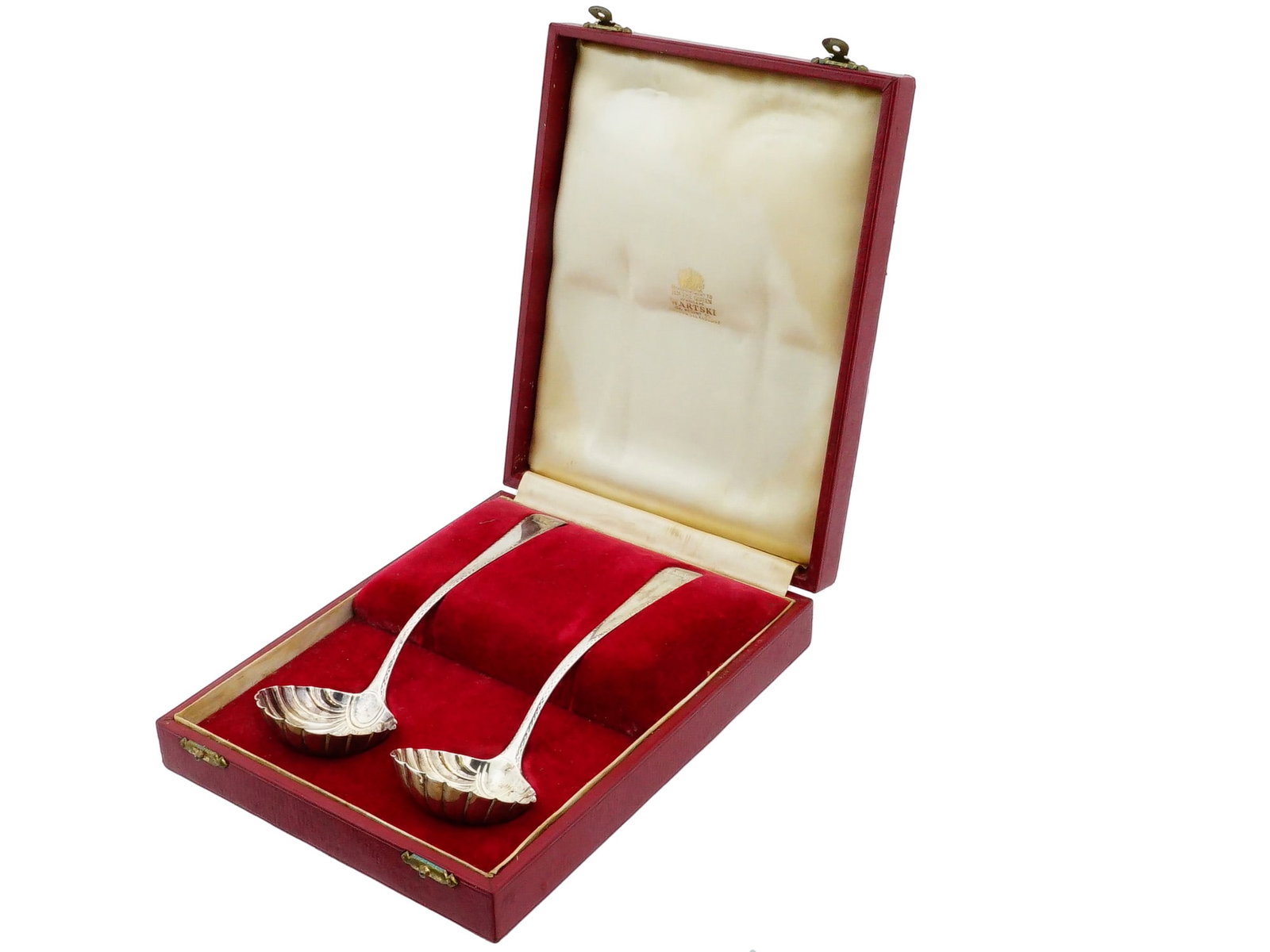 SET OF ENGLISH SHELL SHAPED SILVER SPOONS IN BOX: A pair of English silver spoons featuring decorative scallop shell shaped bowls and curved handles. Marked with Silver hallmarks, and makers marks, on the backside of the handles. The pieces are prese
