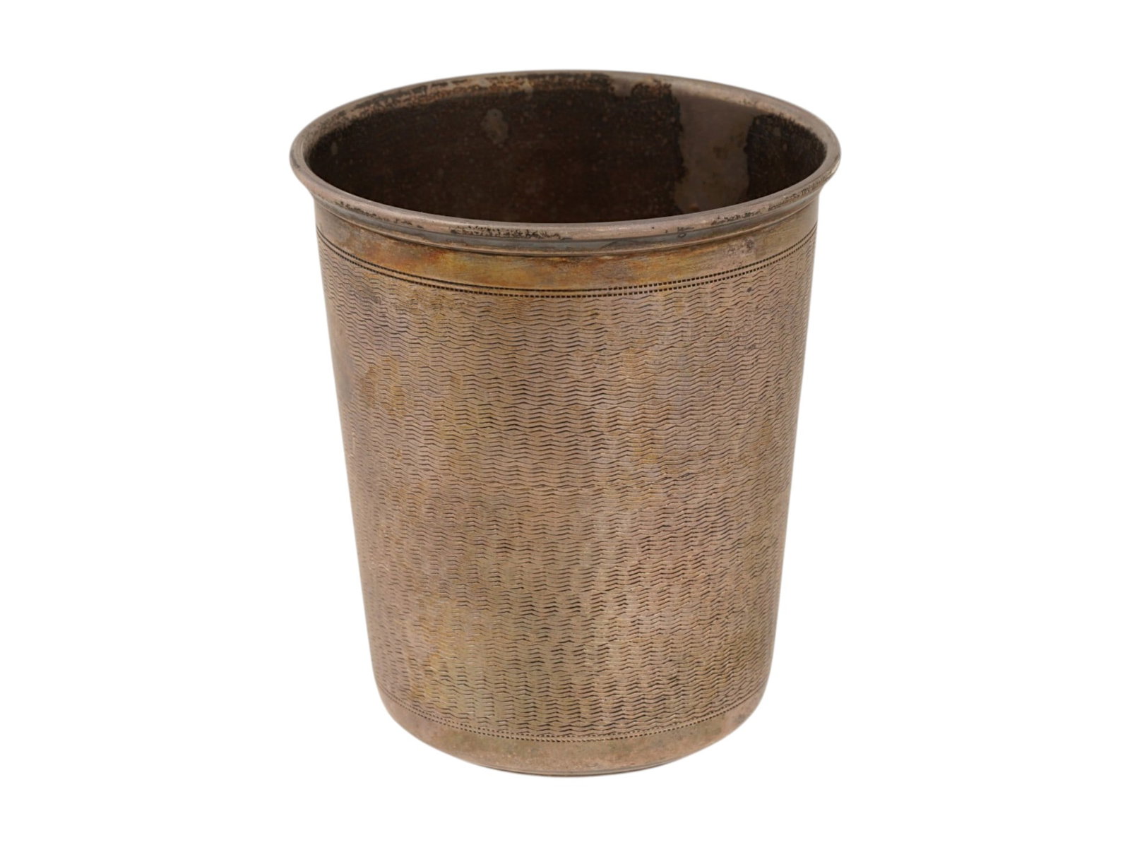 ANTIQUE CHASED DESIGN STERLING SILVER BEAKER CUP: A sterling silver beaker of tapered cylindrical form, featuring a flat base and a slightly everted rim. The entire exterior body is embellished with a ribbed ornament. Middle Eastern, Tumbler, Hand Ha