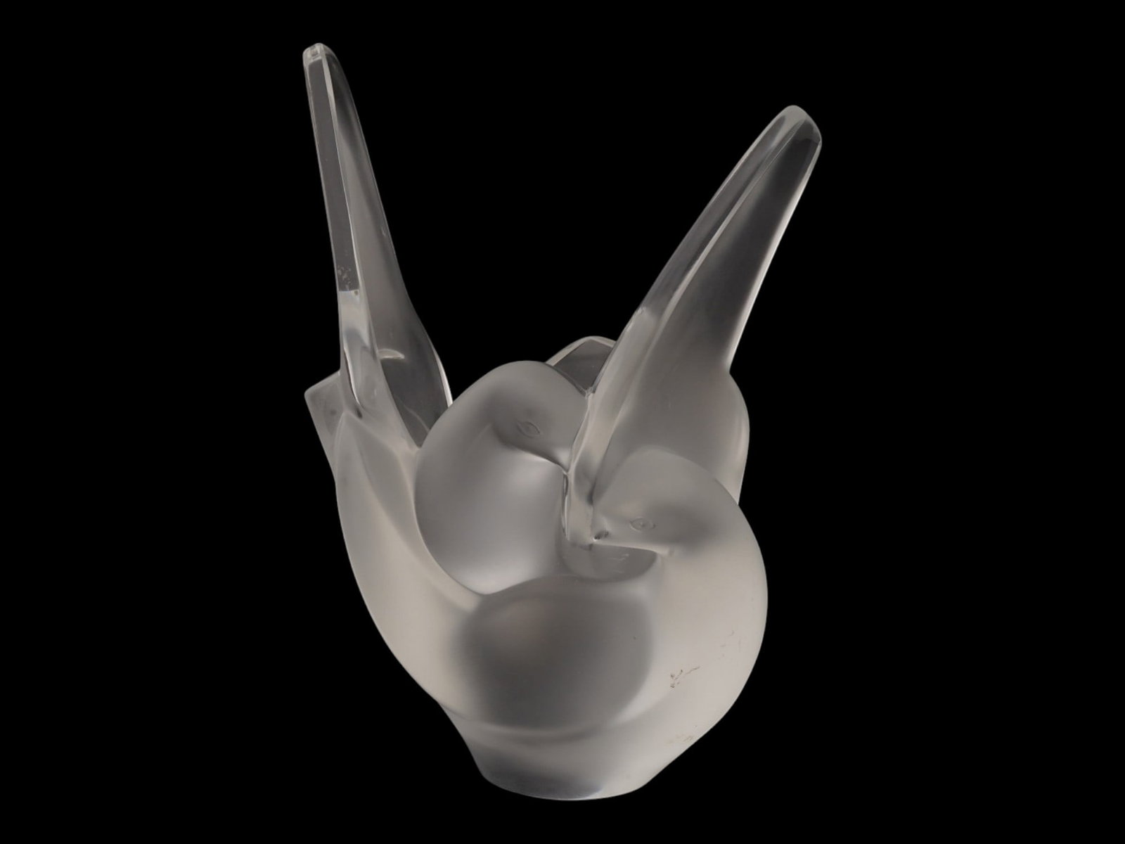 LALIQUE STYLE SYLVIE DOVES CRYSTAL GLASS VASE: A vintage crystal vase, Sylvie, created by the world famous French brand Lalique. The composition depicts two doves, intertwined in a tender embrace, with their wings raised. The model was designed by