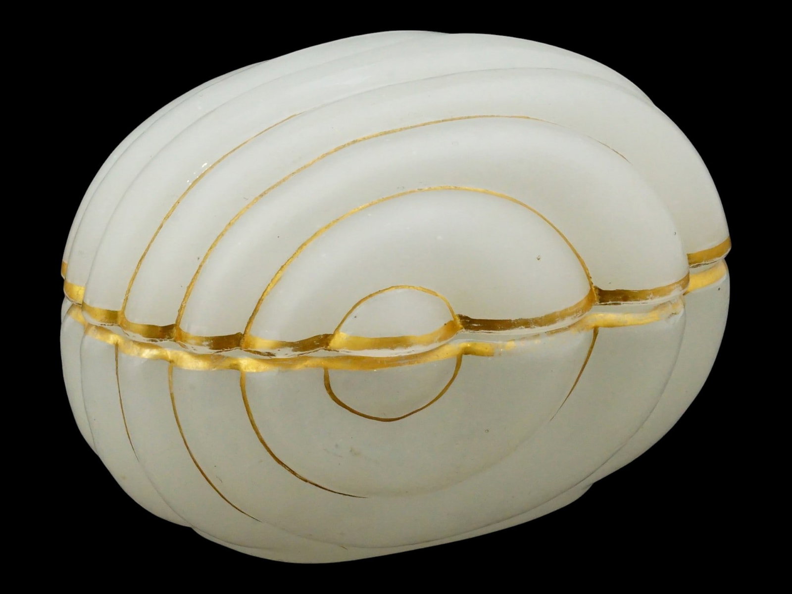 VINTAGE WHITE OPALINE GLASS SEASHELL TRINKET BOX (1 of 9)
