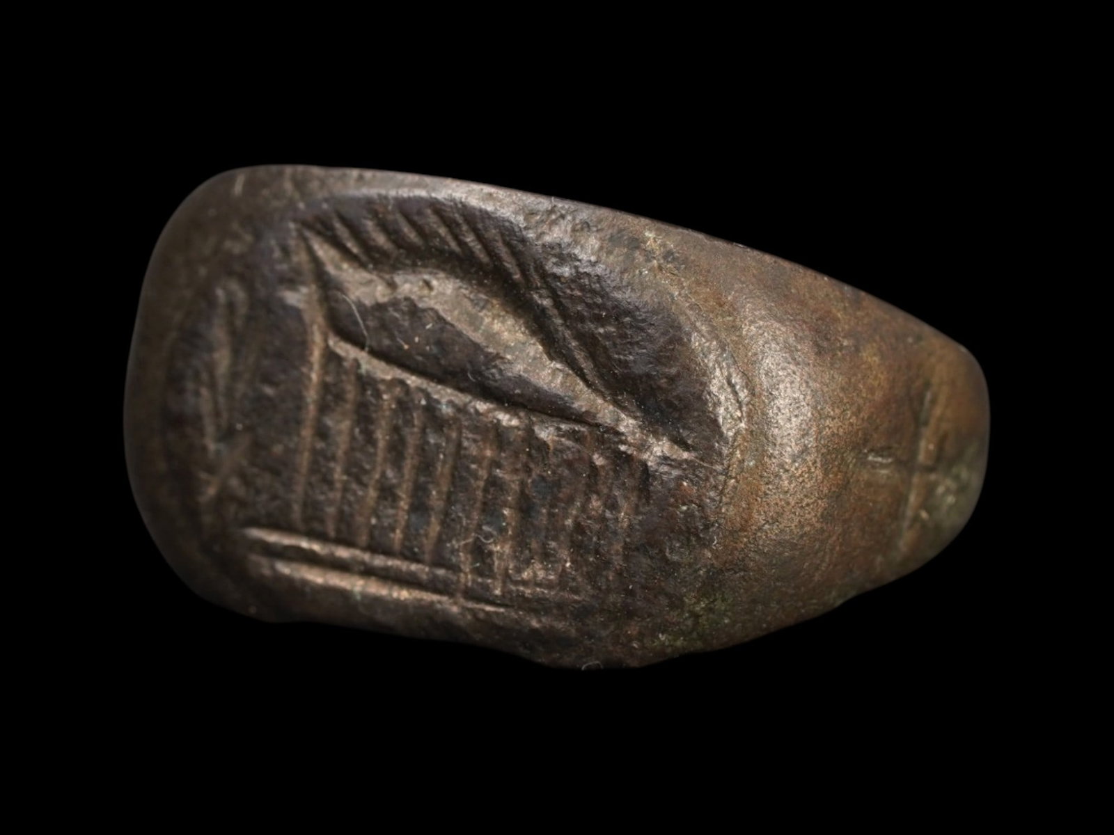 ANCIENT JUDAIC BRONZE RING WITH THE TEMPLE OF SOLOMON: An ancient bronze ring of Judaic significance, dating to the 1st millennium BC, bearing an engraving possibly depicting the Temple of Solomon. Ancient Artifacts And Historical Collectibles. THIS LOT I