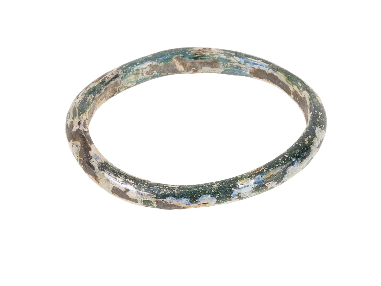ANCIENT ROMAN BANGLE BRACELET AND GLASS BEAD NECKLACE: A lot of two ancient Roman wares featuring a bangle bracelet and a necklace with polychrome glass beads, circa 100 to 300 AD. The bangle, formed from translucent glass, displays a characteristic silve