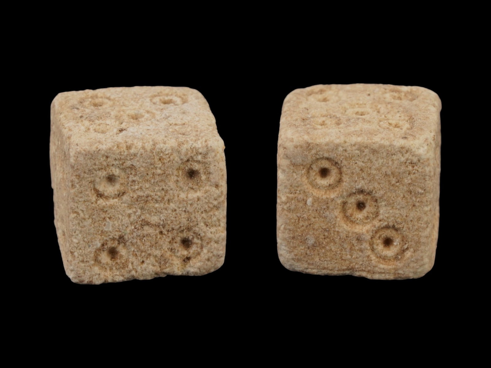 PAIR OF ANCIENT ROMAN STONE DICE 100 TO 300 AD (1 of 5)