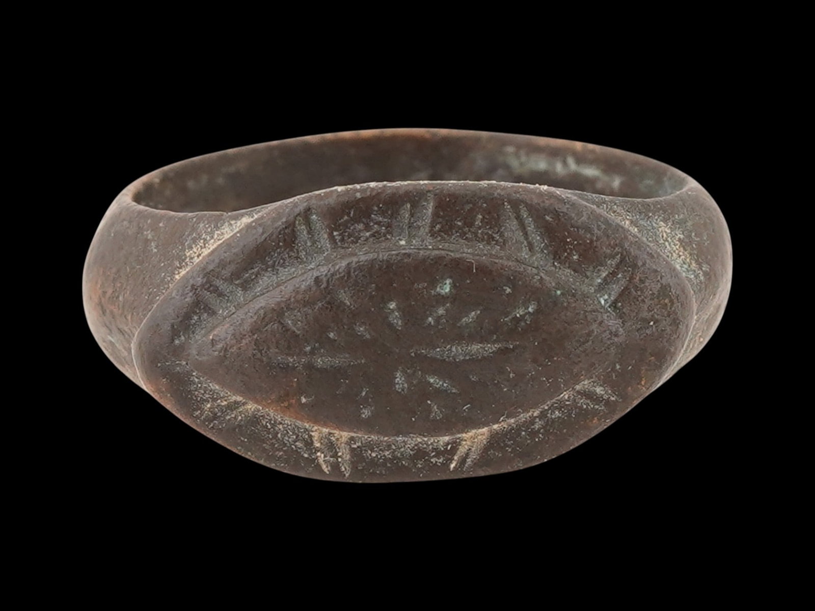ANCIENT ROMAN BRONZE RING WITH EYE AGAINST EVIL MOTIF (1 of 4)