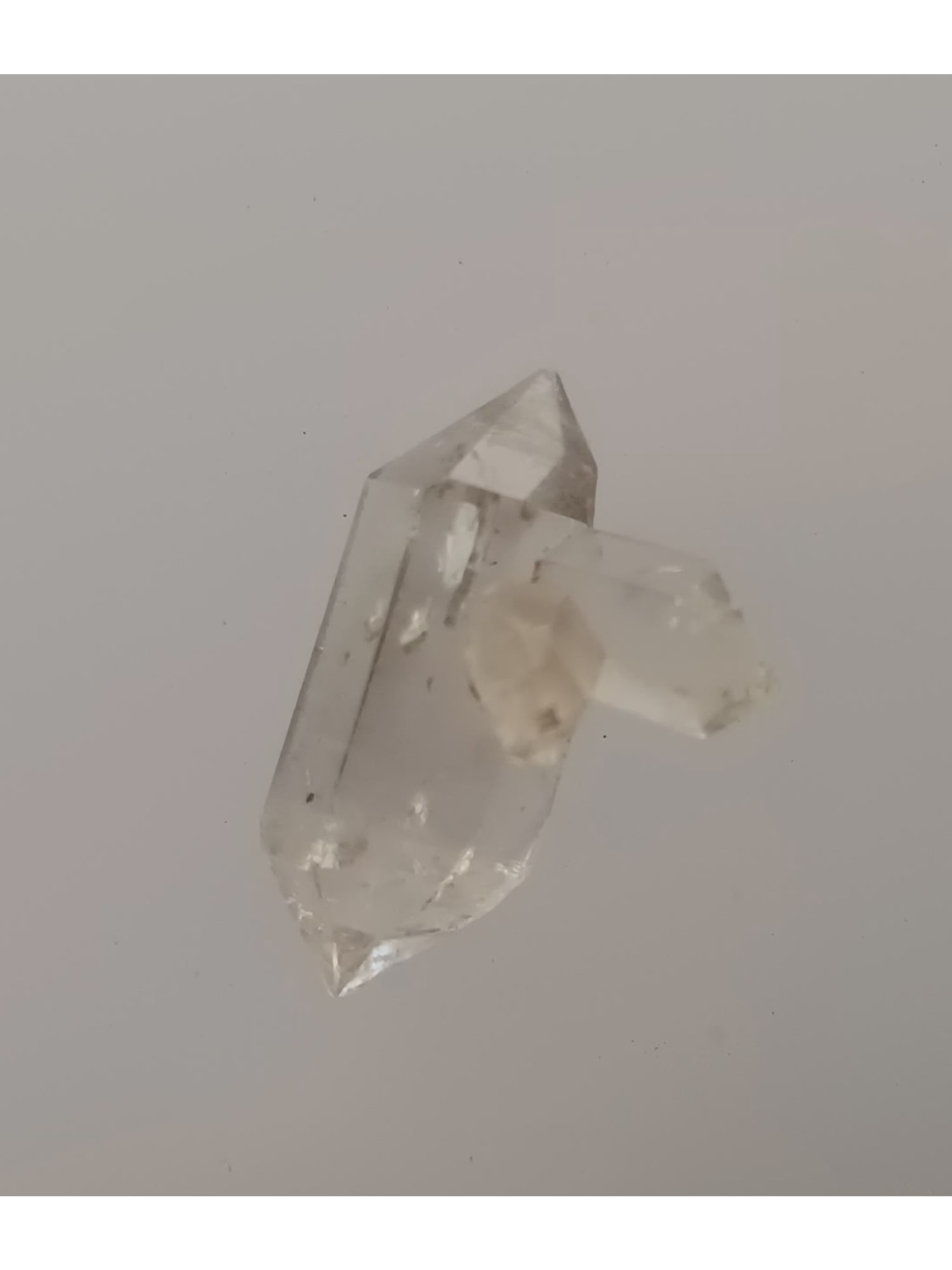 BITERMINATED & TWINNED QUARTZ CRYSTAL: Clear biterminated & twinned quartz crystal. (QU130/4) Weight: 2.30 grams. Origin: Lechang mine, Guangdong, China. THIS LOT QUALIFIES FOR A 30-DAY UNCONDITIONAL RETURN FROM THE DATE OF SALE. BUYERS