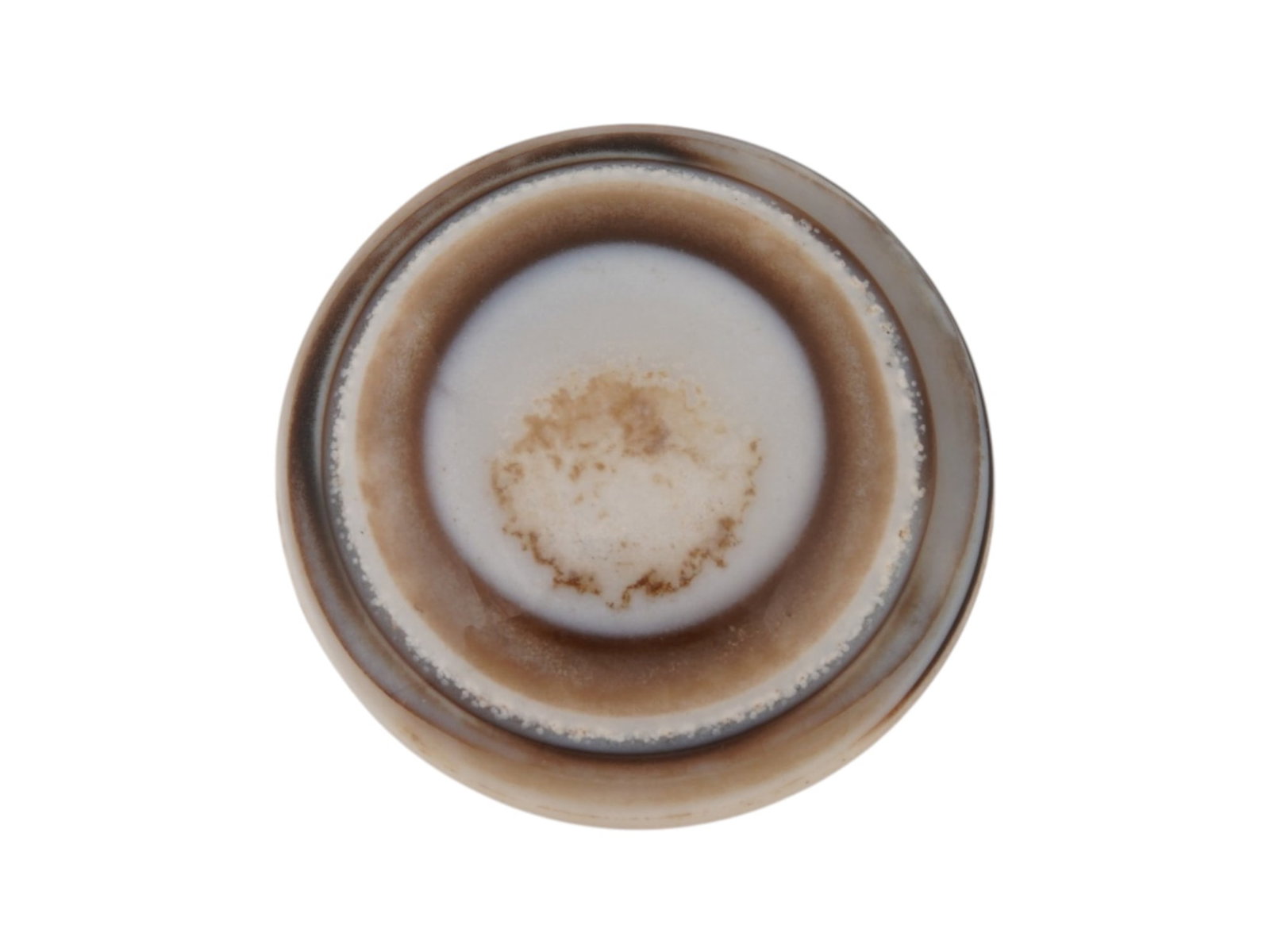 LARGE CIRCULAR CABOCHON FORM BANDED AGATE SPECIMEN: A large banded agate specimen carved into a circular cabochon form, featuring a striking natural bullseye pattern. The piece has been polished to a high luster on its domed face, while the reverse is 