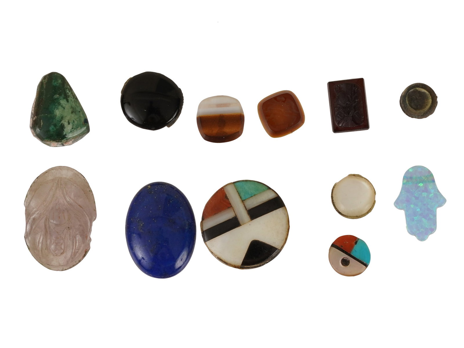 LOT OF VINTAGE BEADS AND CARNELIAN INTAGLIOS: A lot of vintage stones and beads. A total of 12 items, including a pair of carnelian intaglios. Jewelry, Glyptic Art, Miscellanea. THIS LOT IS ELIGIBLE FOR A 30-DAY UNCONDITIONAL RETURN FROM THE DATE