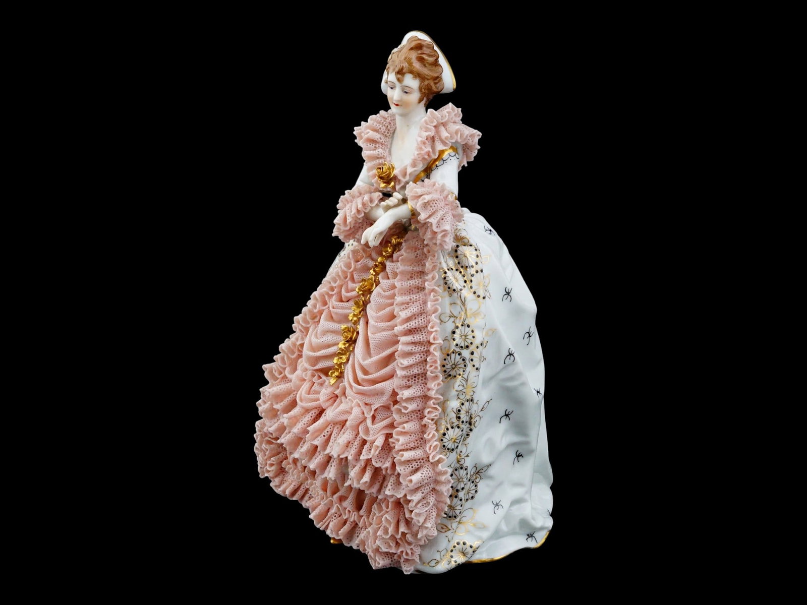 ANTIQUE MULLER VOLKSTEDT LACE PORCELAIN LADY FIGURINE: An antique Muller-Volkstedt lace porcelain figurine depicting an elegant 18th-century courtly lady in Rococo dress. The figure features an intricately formed lace porcelain gown with hand-painted flor