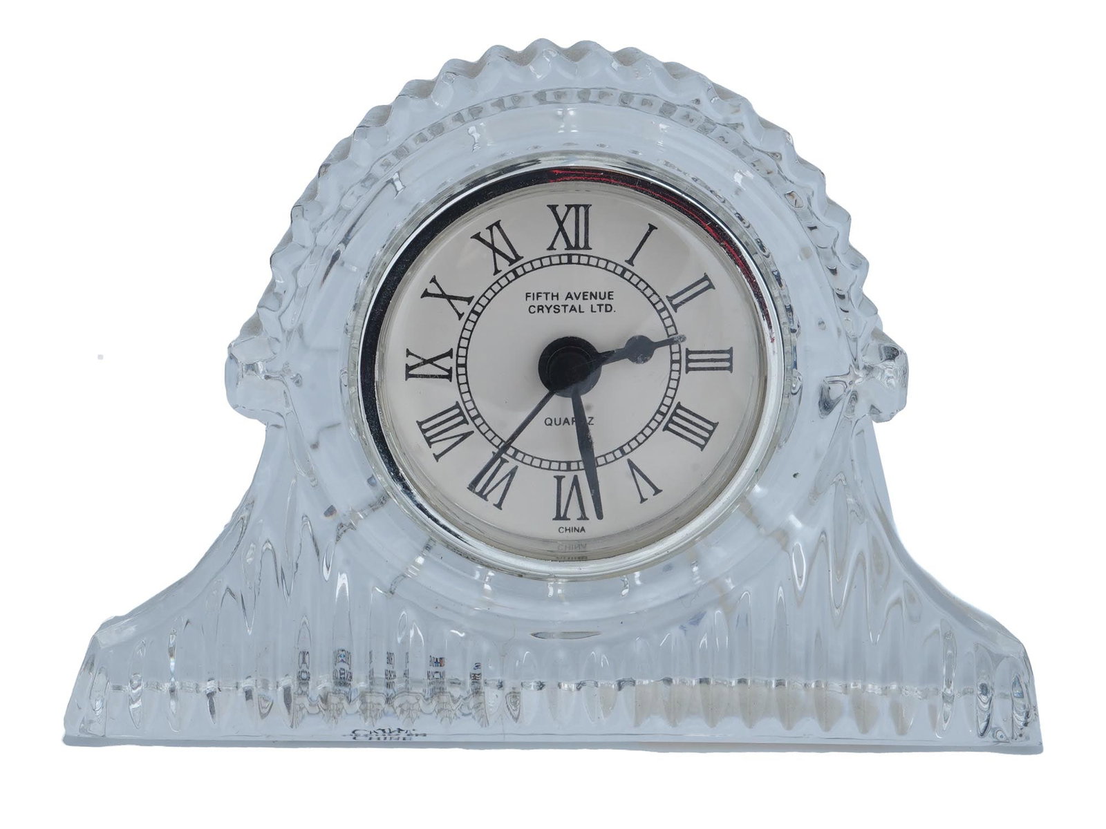 VINTAGE FIFTH AVENUE CRYSTAL QUARTZ MANTEL CLOCK: A vintage Fifth Avenue Crystal mantel clock with a quartz movement. The clock boasts a dial adorned with Roman numerals, encased in a lead crystal case. The case is decorated with elegant fluted patte
