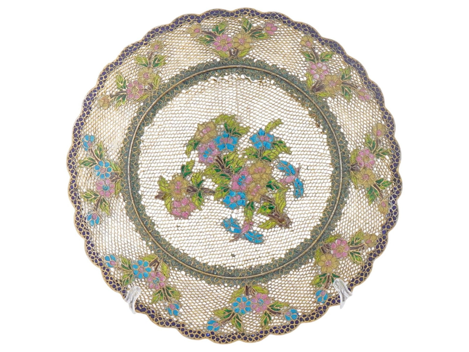 ANTIQUE CHINESE QING FILIGREE BRASS ENAMEL PLATE: An antique Chinese filigree brass plate with polychrome cloisonne enamel floral motif. Late Qing era, before 1912. Unmarked. Collectible Oriental Asian Metalwork, Decor. THIS LOT IS ELIGIBLE FOR A 30-