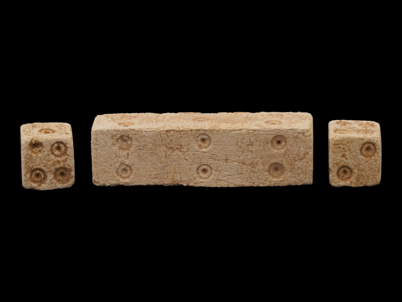 LOT OF ANCIENT ROMAN EMPIRE STONE DICE (1 of 3)