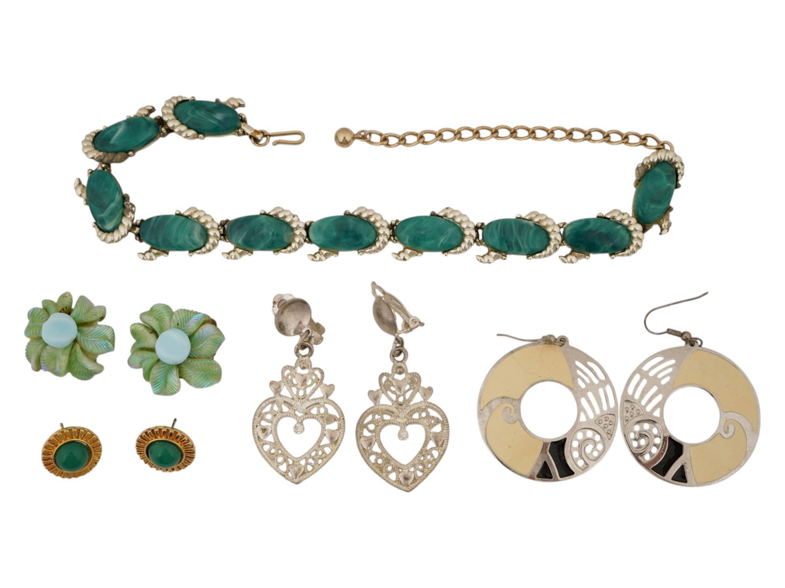 LOT OF VINTAGE LADIES COSTUME JEWELRY: A lot of vintage costume jewelry. A total of 5 items, including a link bracelet, two pairs of clip-on earrings, a pair of dangle hoop earrings, and a pair of stud earrings. Statement Costume Jewelry
