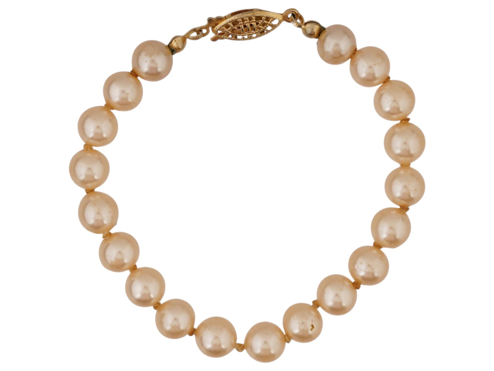 VINTAGE CREAMY COLOR BEADED BRACELET: A vintage bracelet composed of round creamy color pearl beads of the same sizes. Mineral Stone Jewelry And Fashion Accessories. THIS LOT IS ELIGIBLE FOR A 30-DAY UNCONDITIONAL RETURN FROM THE DATE OF 