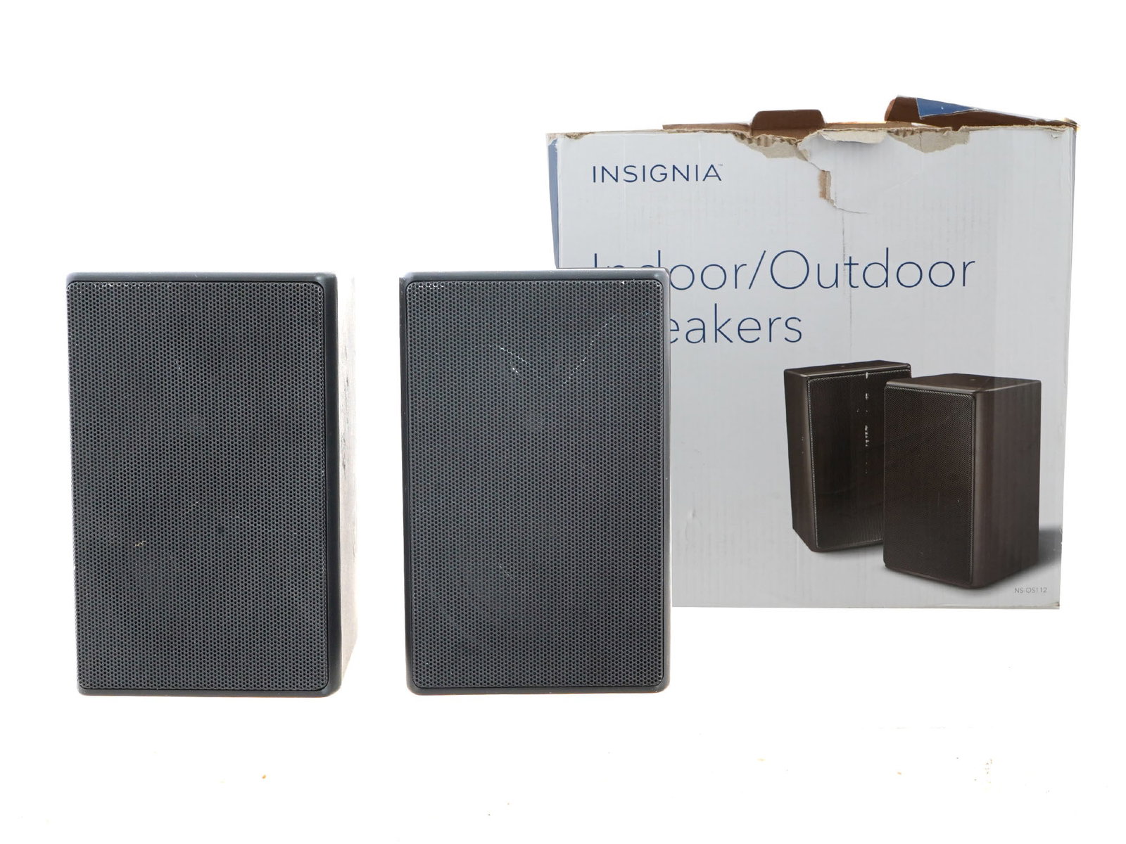 INSIGNIA INDOOR 2 WAY OUTDOOR SPEAKERS PAIR IOB: A pair of Insignia 2-Way Indoor-Outdoor speakers. Model NS-OS112. The items come in original box. Vintage Electronics, Musical Equipment, Audio Systems. THIS LOT IS ELIGIBLE FOR A 30-DAY