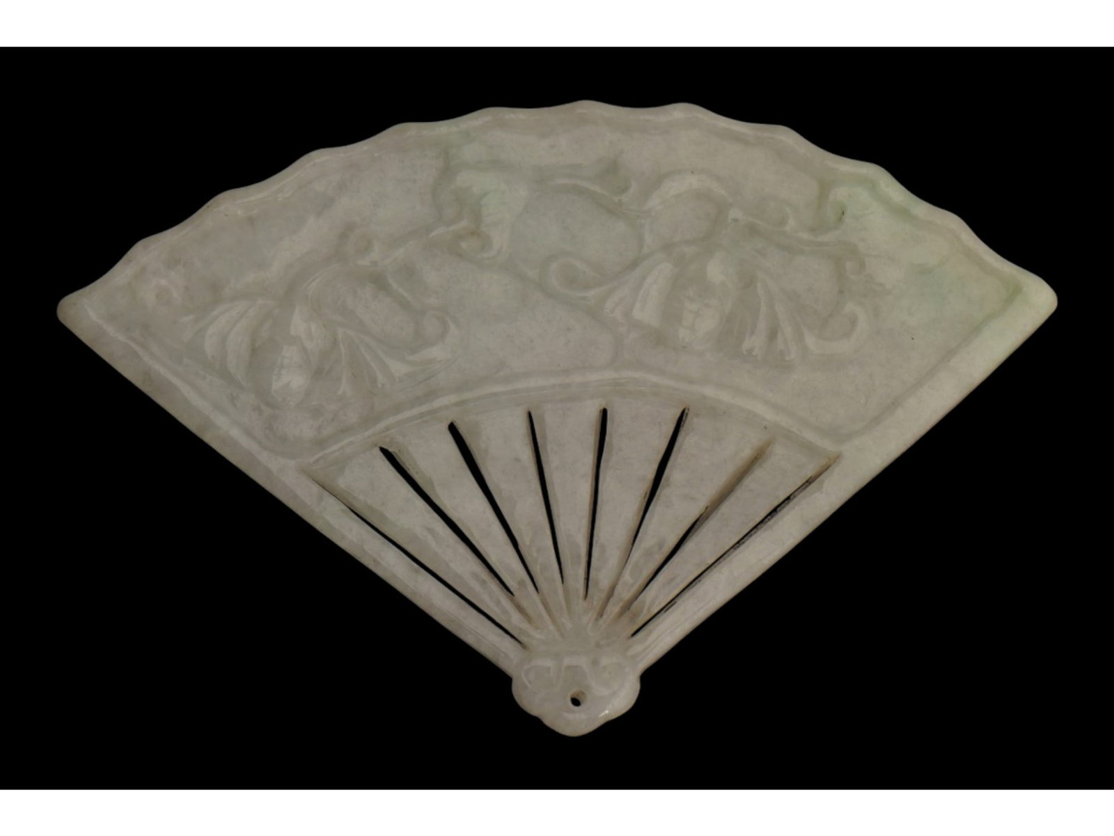 CHINESE CARVED JADEITE FAN PENDANT WITH STAND (1 of 4)