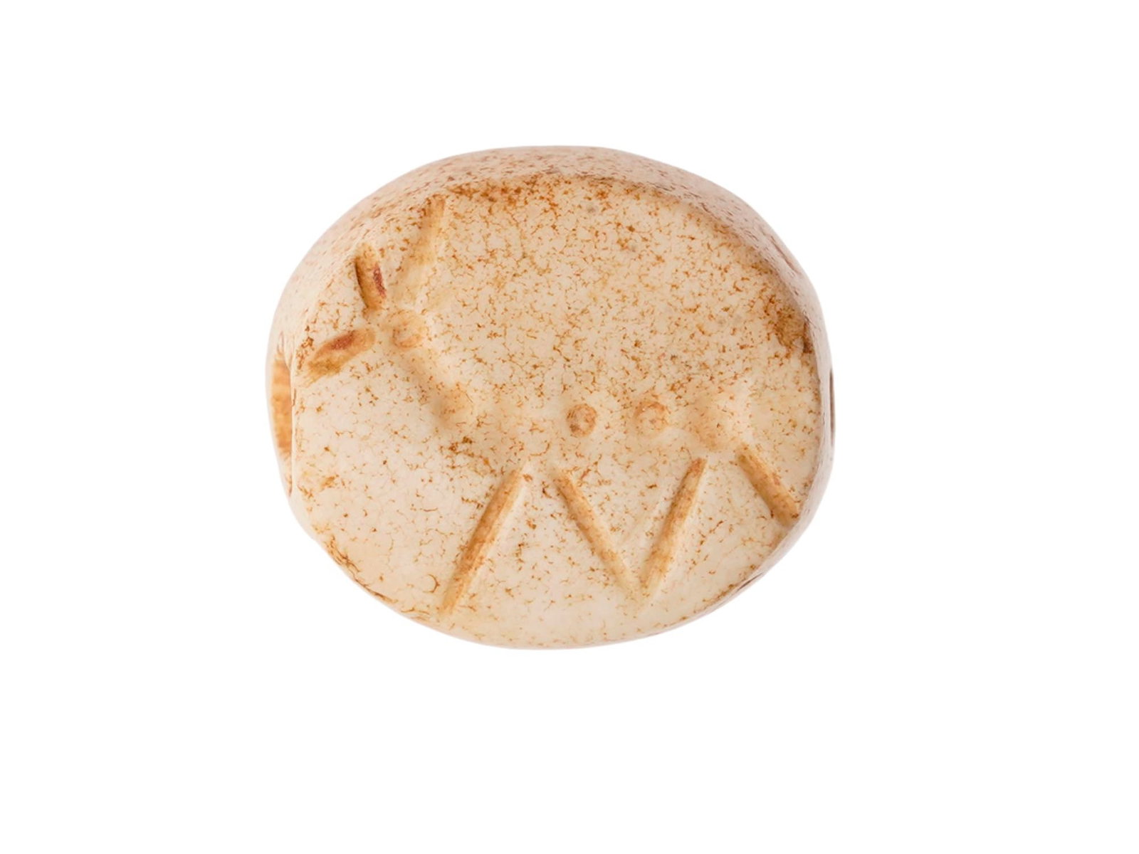 ANCIENT NEAR EASTERN WHITE AGATE SCARAB W ANIMAL MOTIF: An ancient Near Eastern white agate scarab, dating from the 2nd to 1st millennium BC, engraved with an animal motif on the underside. Such scarabs functioned as seals or amulets, reflecting both artis