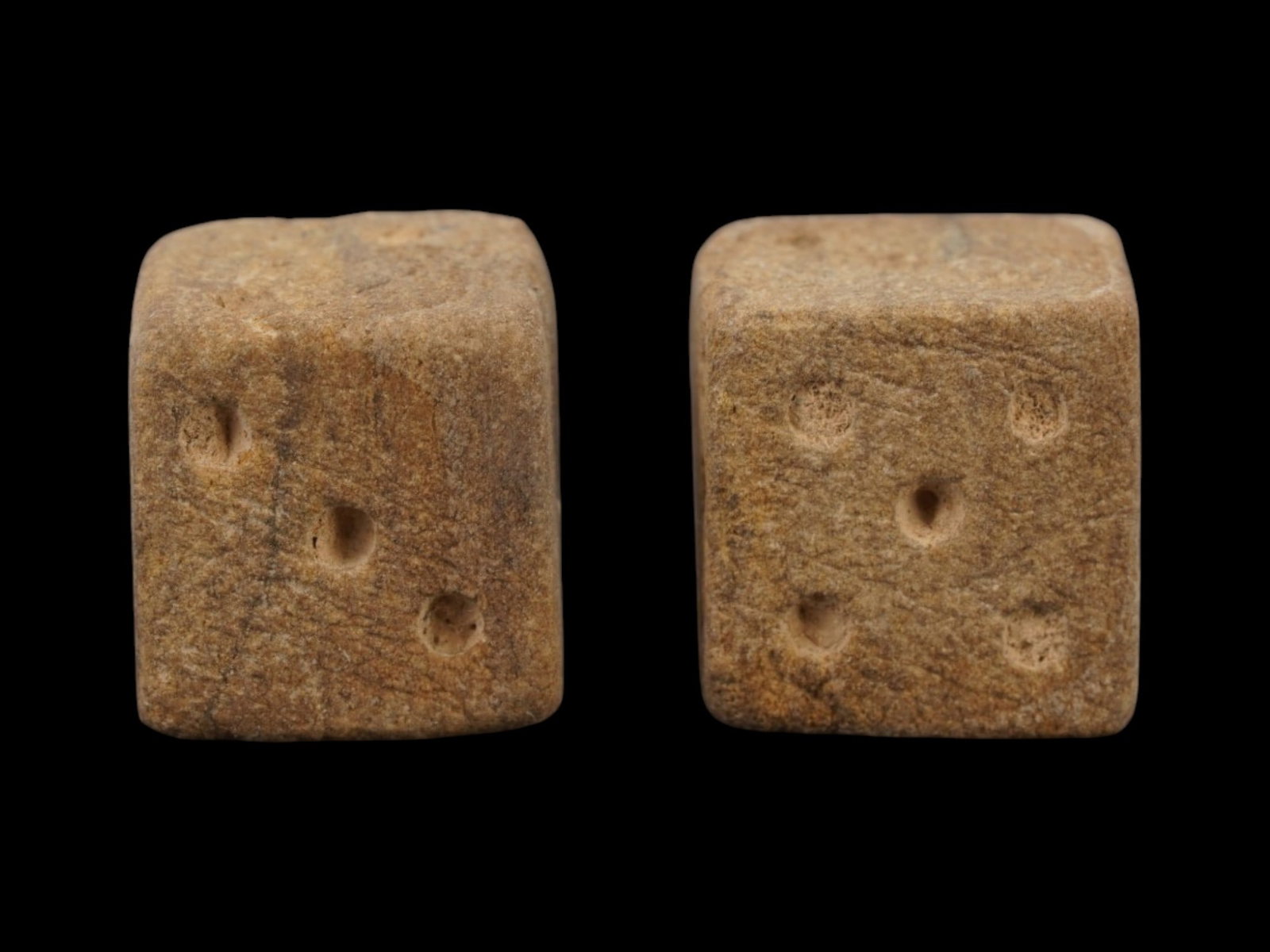 PAIR OF ANCIENT ROMAN STONE DICE 100 TO 300 AD (1 of 5)
