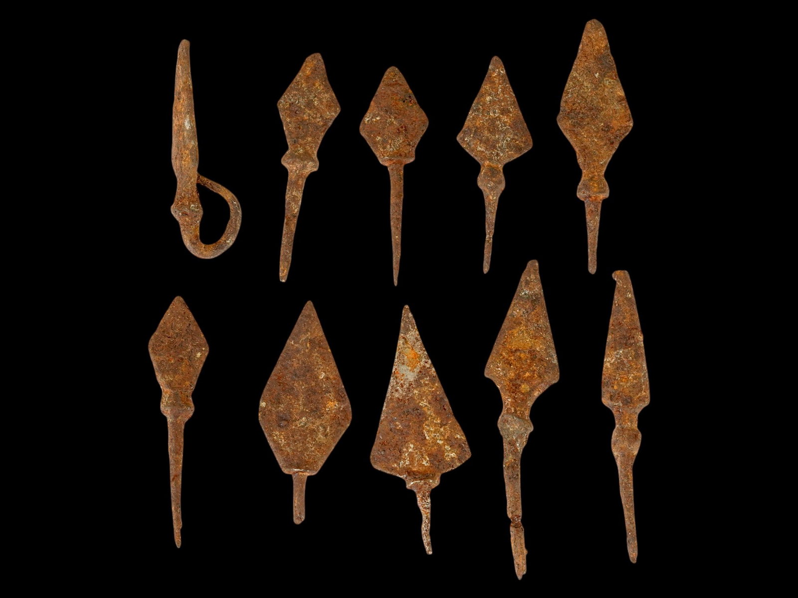 ANCIENT GREEK IRON ARROWHEADS CIRCA 500 TO 200 BC (1 of 3)