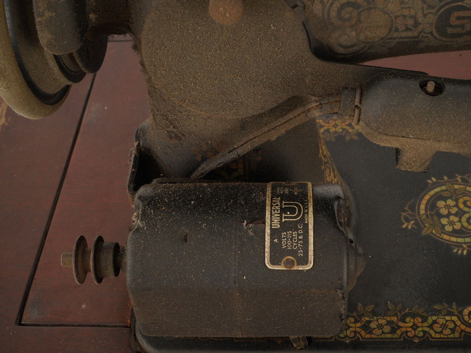 EARLY 20TH C SINGER SPHINX SEWING MACHINE - 14