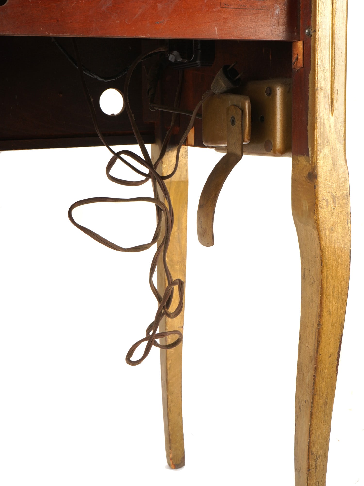 EARLY 20TH C SINGER SPHINX SEWING MACHINE - 17
