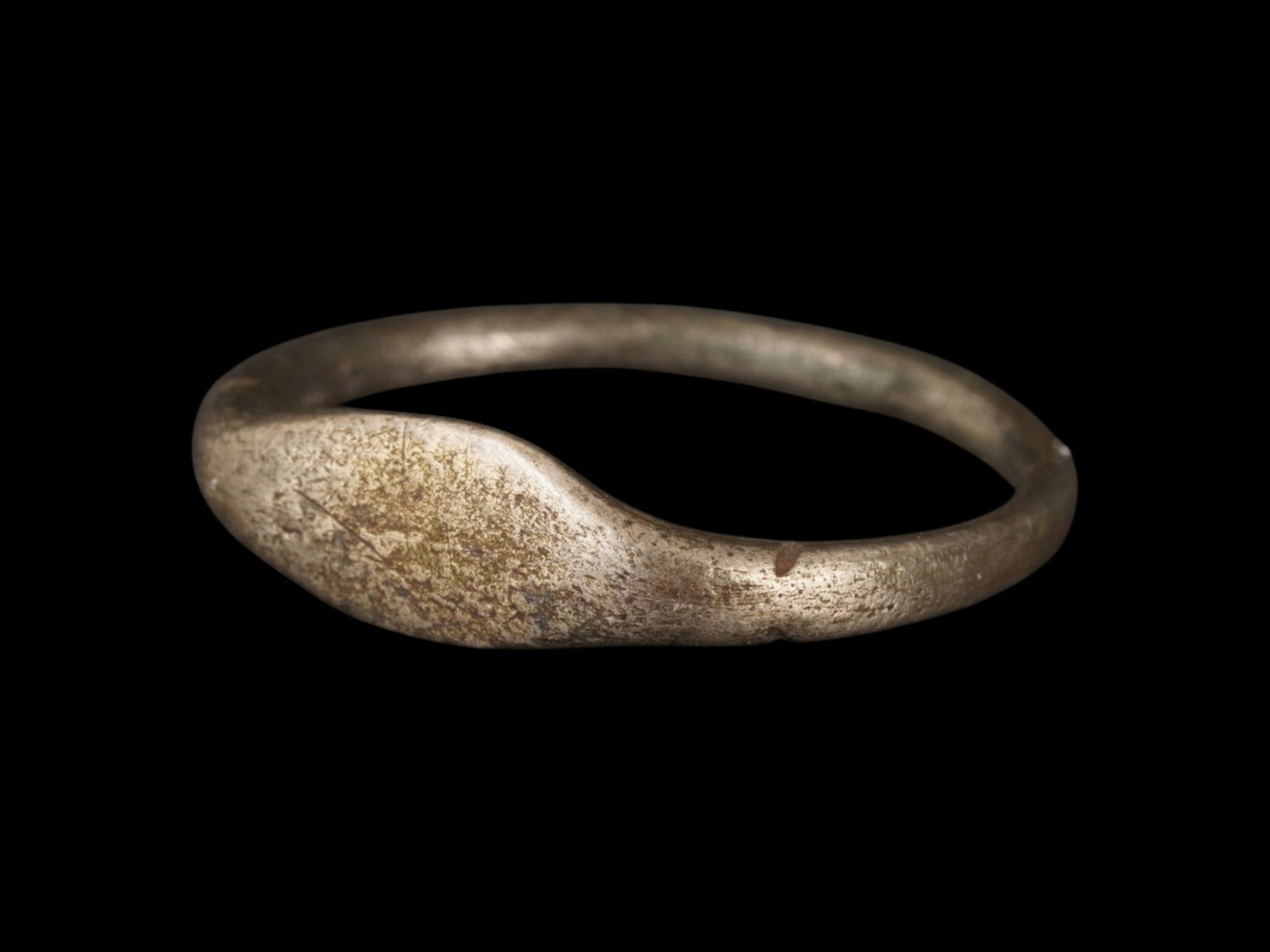 ANCIENT GRECO ROMAN SILVER RING CA 300 TO 100 BC (1 of 7)