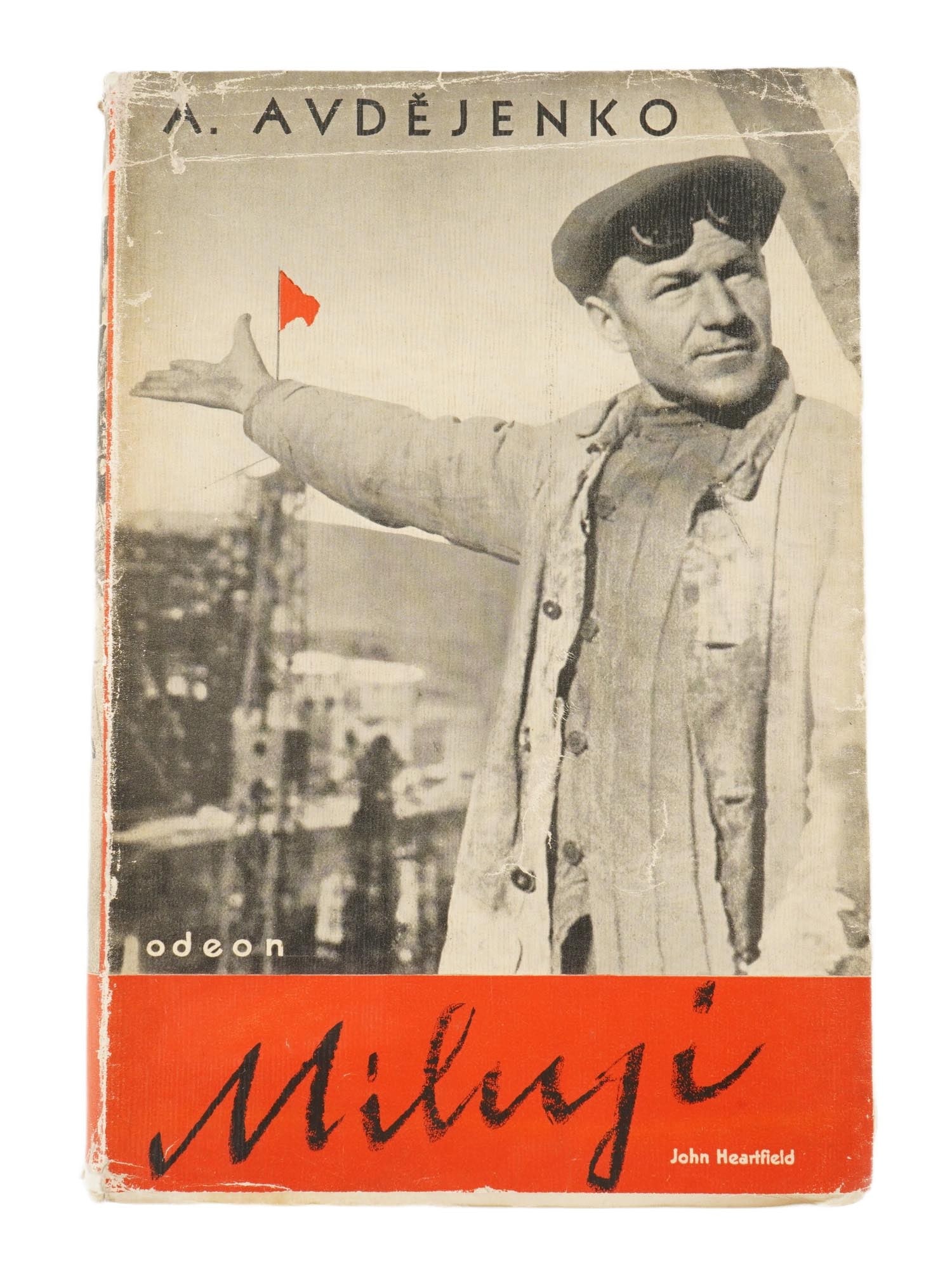 VINTAGE CZECH BOOK I LOVE BY ALEXANDER AVDEYENKO 1935: A vintage Czech book edition titled I Love, a novel written by Alexander Avdeyenko and published in 1935 in Prague by Jan Fromek as part of the Odeon series. The remarkable photomontage cover was crea