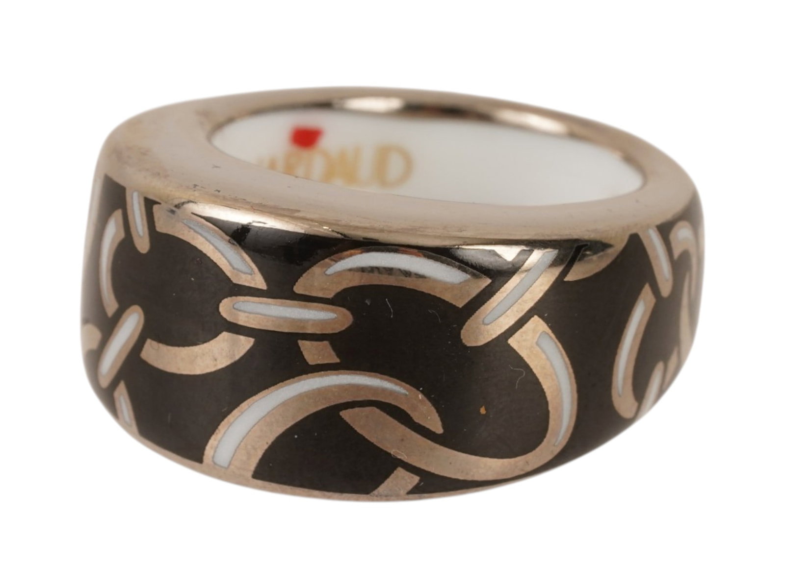 RARE LIMOGES BERNARDAUD FOREVER NOIR PORCELAIN RING: A rare Bernardaud Forever Noir Limoges porcelain ring. The ring is adorned with an elegant interlaced chain link motif accented by platinum tone or silver detailing over a sleek black enameled