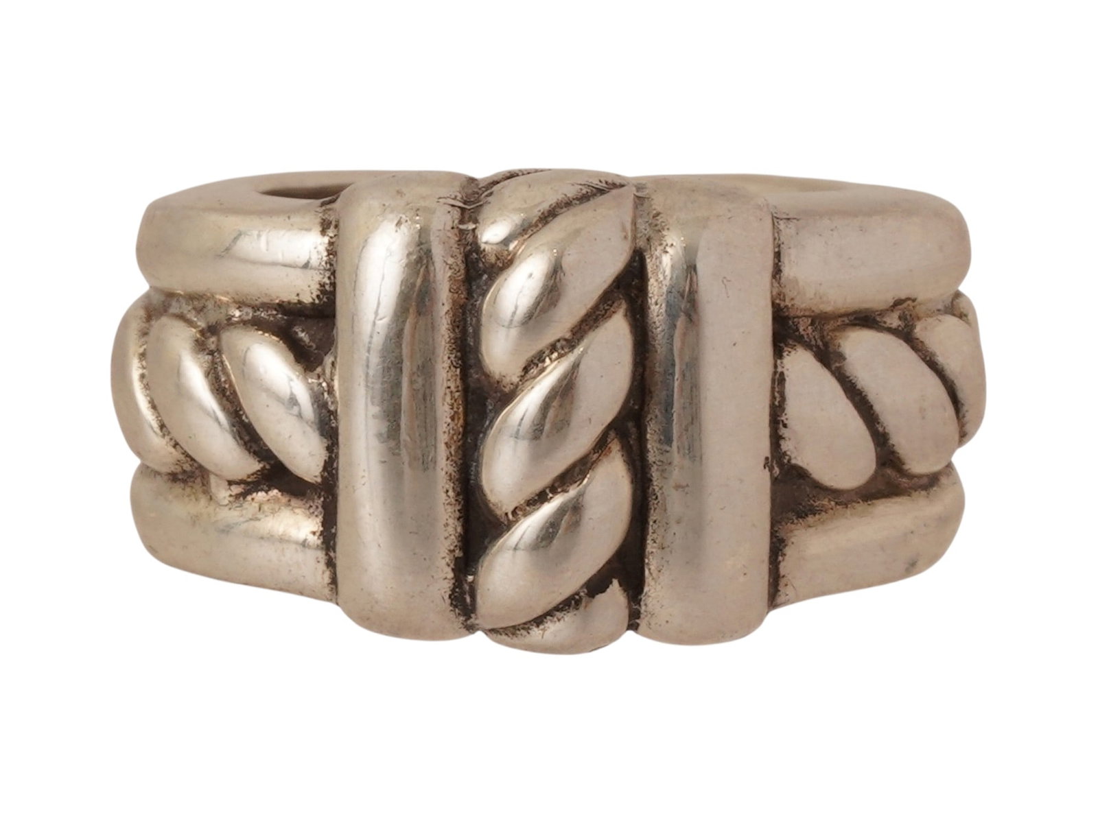 VINTAGE STERLING SILVER BRAIDED RING: A vintage sterling silver band ring. Twisted braid design. Marked 925 inside. Southwestern Jewelry And Fashion Accessories. Weight: 11.7 g. THIS LOT IS ELIGIBLE FOR A 30-DAY UNCONDITIONAL RETURN FROM