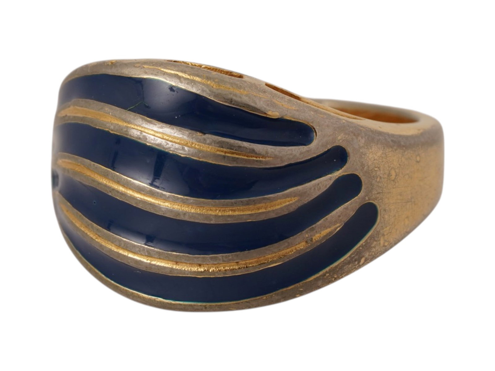 18K GOLD AND BLUE ENAMEL WIDE BAND JEWELRY RING: An 18K yellow gold wide band ring featuring a tapered, domed profile decorated with four recessed channels of navy blue enamel. The design showcases a rhythmic striped pattern that wraps around the