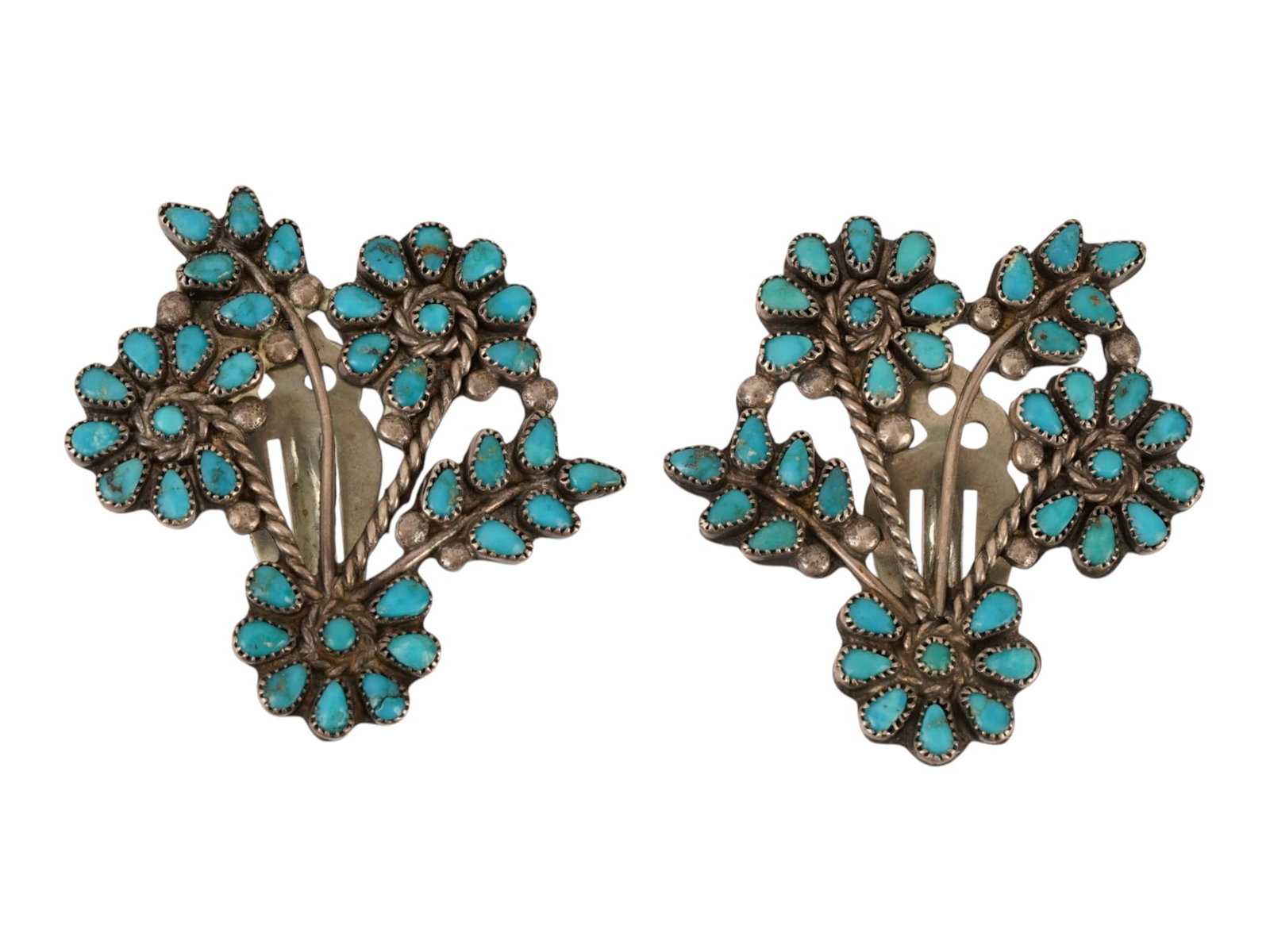 VINTAGE STERLING SILVER AND TURQUOISE CLIP EARRINGS (1 of 7)