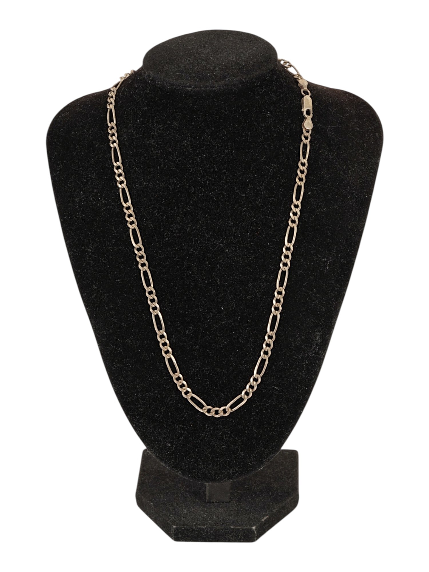 ITALIAN STERLING SILVER FIGARO LINK CHAIN NECKLACE: An Italian necklace featuring a classic Figaro link design, characterized by a pattern of three short circular links alternating with one elongated oval link. Crafted from sterling silver, the piece i