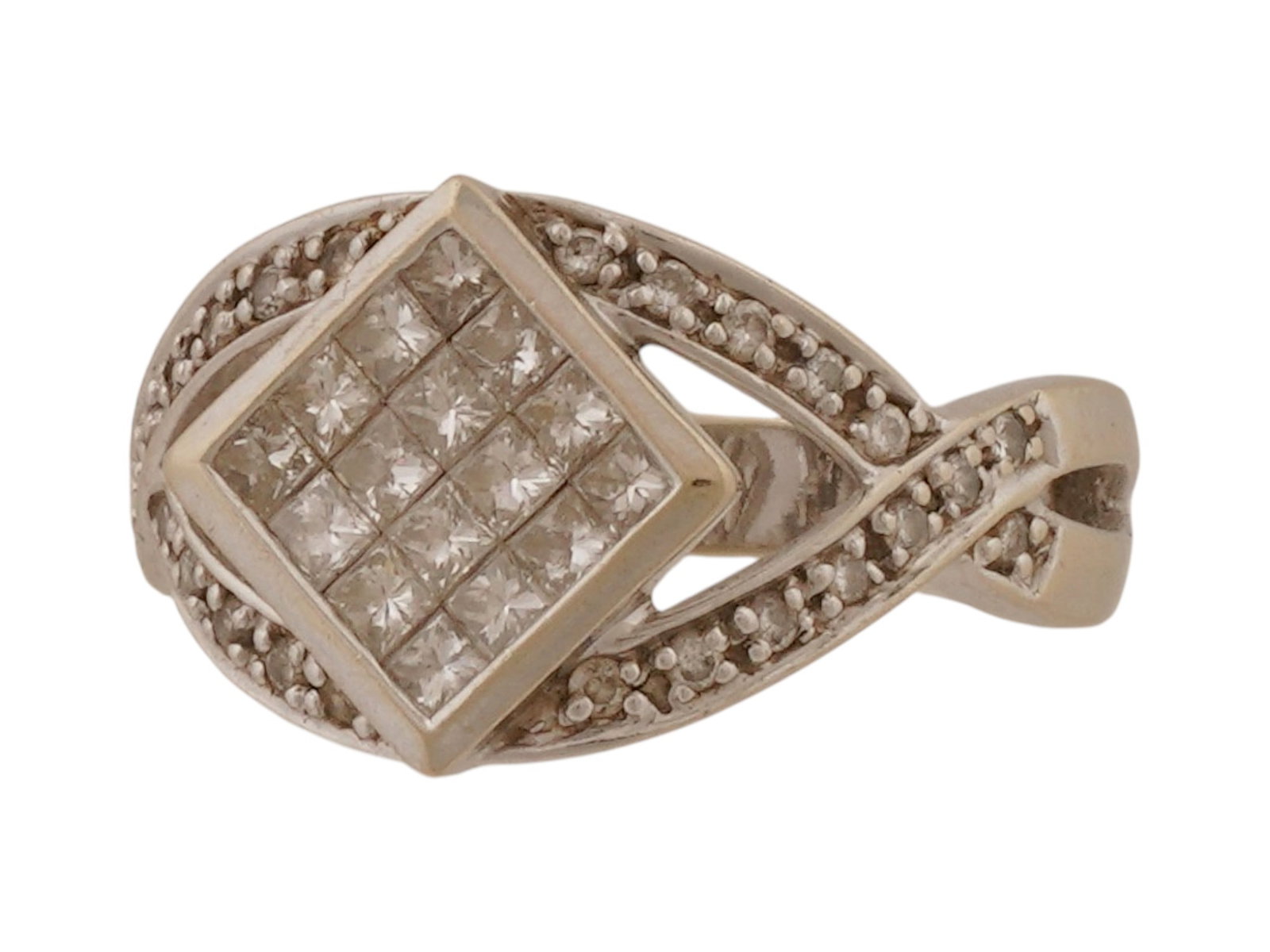 14K WHITE GOLD RING WITH PRINCESS CUT DIAMONDS: A vintage 14k white gold ring with princess cut diamonds. The ring features a twisted design that forms an eye with a diamond-shaped centerpiece set with princess-cut diamonds. It is marked with 14K g