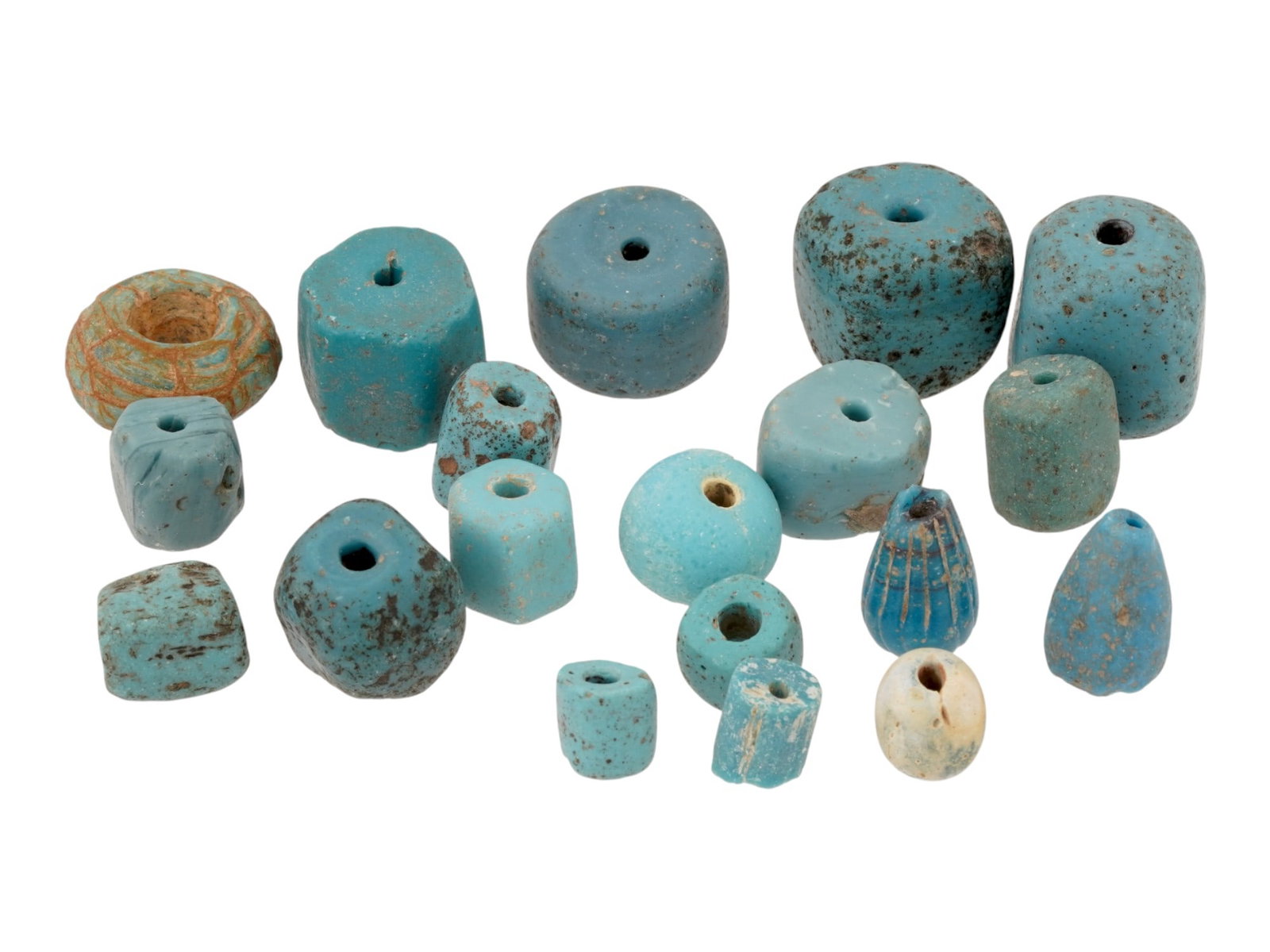 GROUP OF ANCIENT ROMAN BLUE GLASS BEADS VARIOUS SIZES: A collection of ancient Roman blue glass beads dating from approximately 100 to 300 AD, featuring various sizes and forms. Crafted through early glassblowing and molding techniques, these beads displa